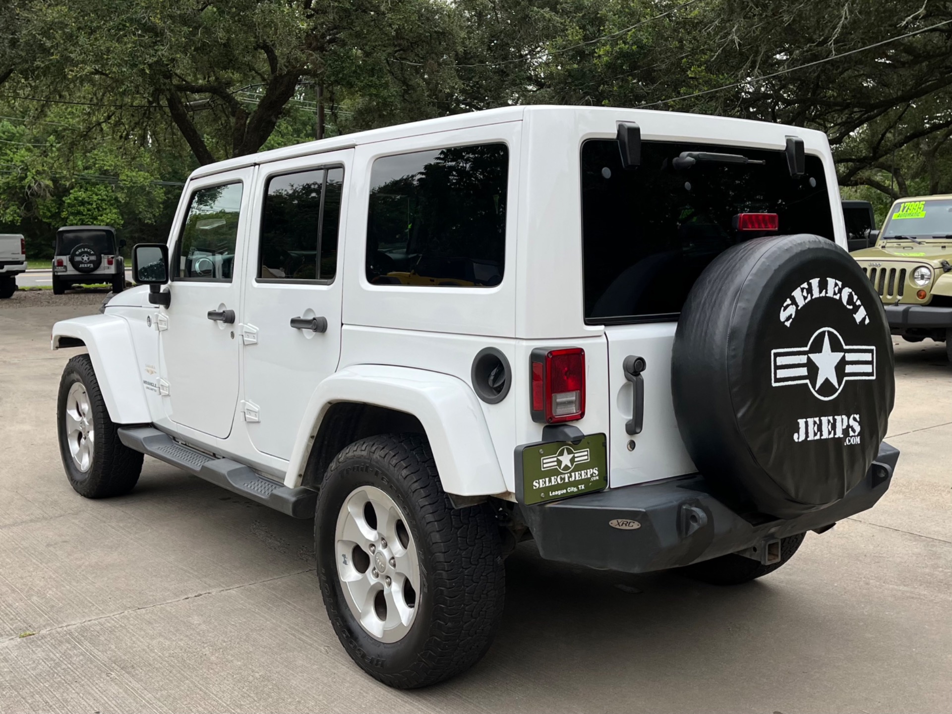 Used-2015-Jeep-Wrangler-Unlimited-Sahara