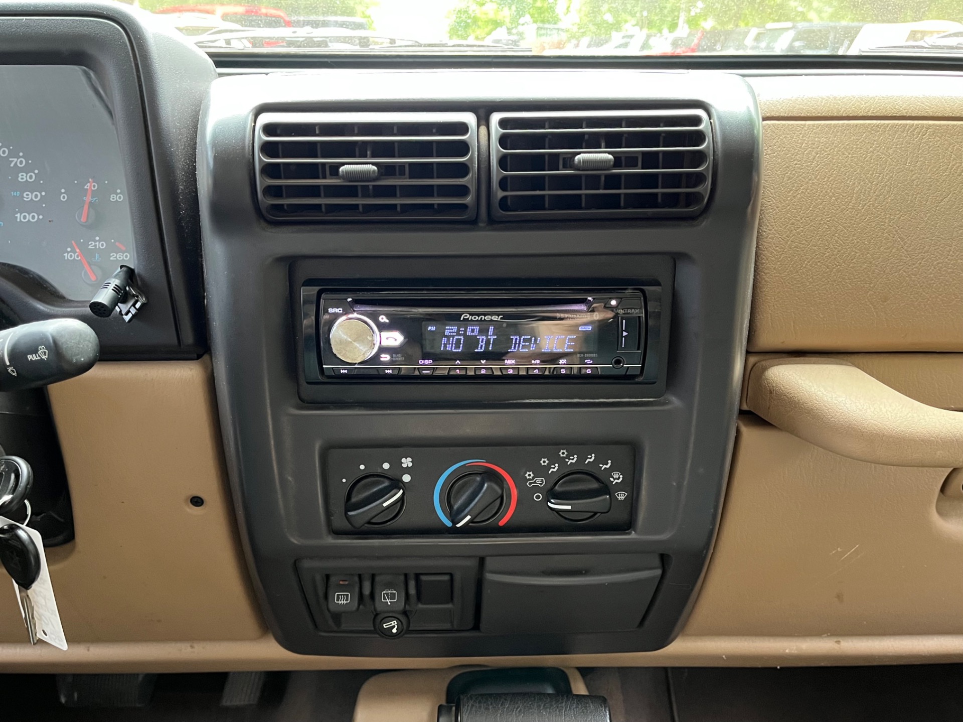 Used-2001-Jeep-Wrangler-Sahara