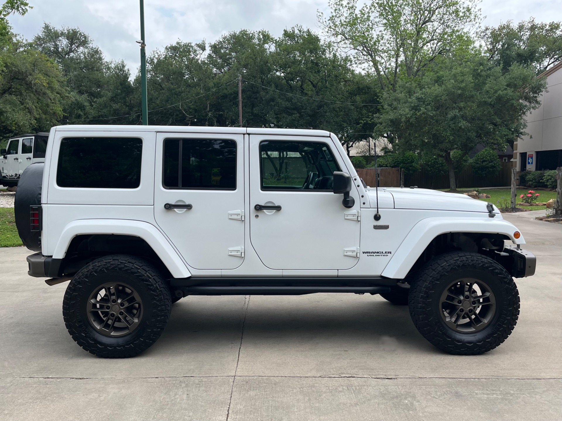 Used-2016-Jeep-Wrangler-Unlimited-Sahara-75th-Anniversary