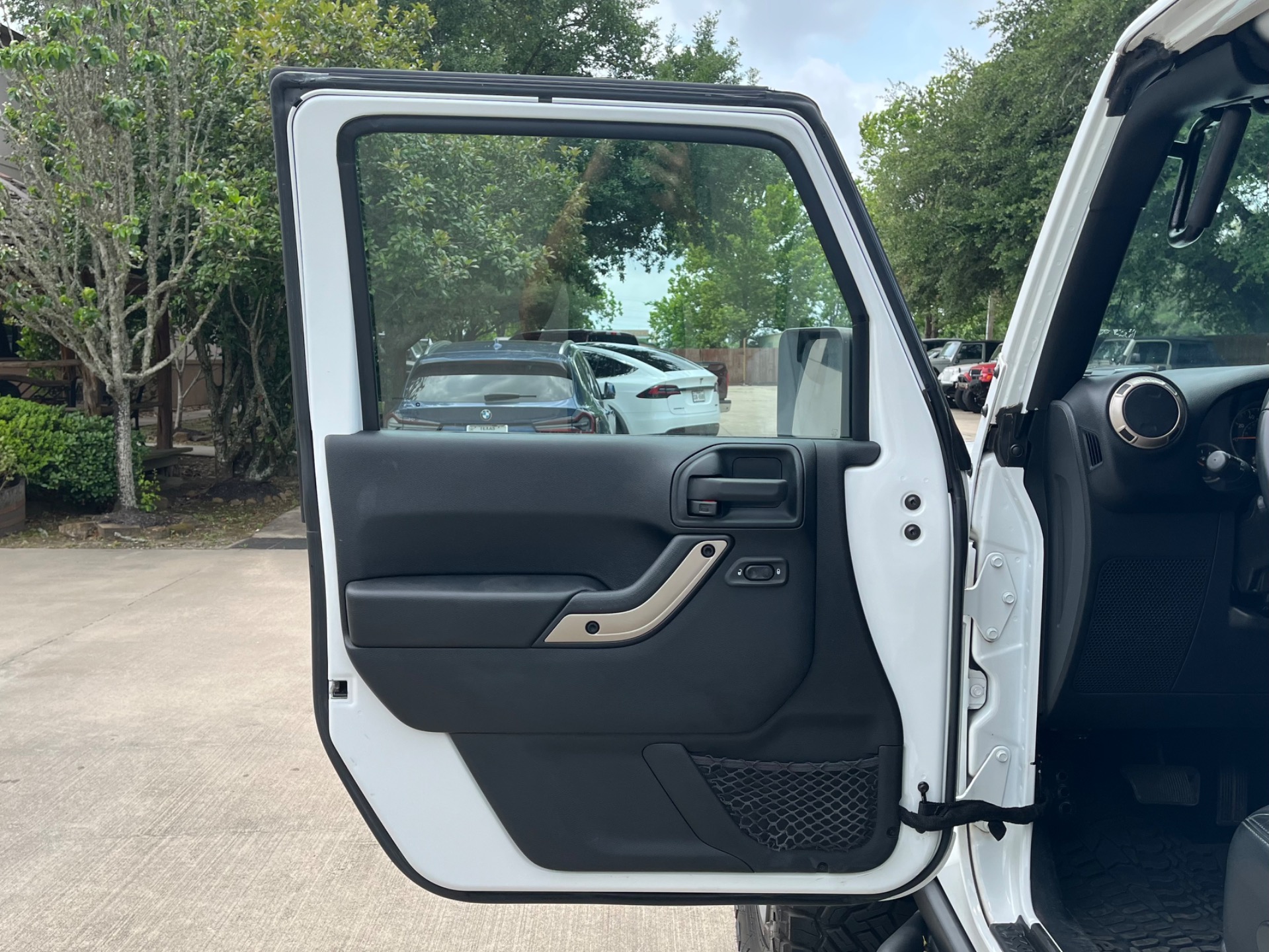 Used-2016-Jeep-Wrangler-Unlimited-Sahara-75th-Anniversary