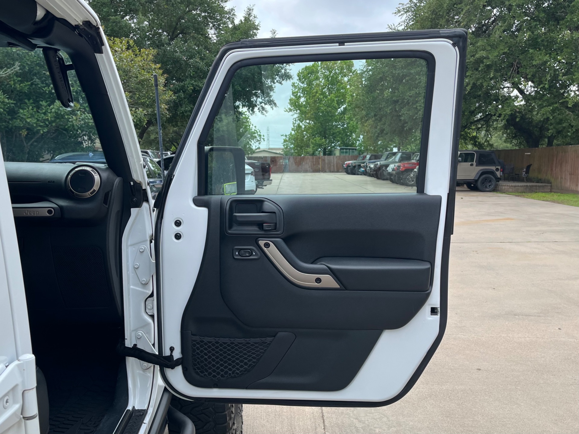 Used-2016-Jeep-Wrangler-Unlimited-Sahara-75th-Anniversary