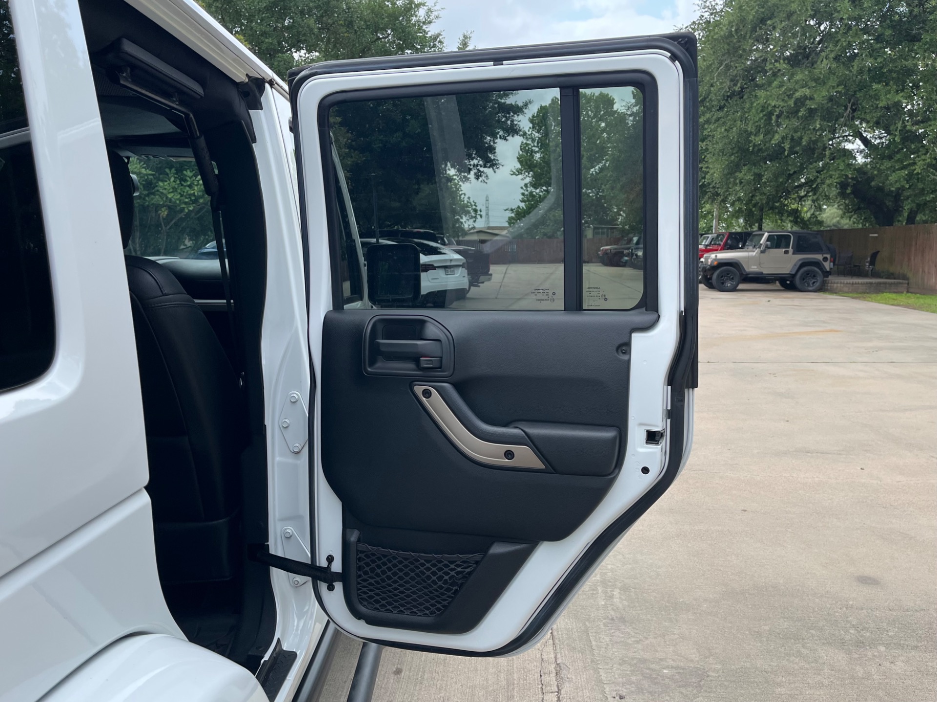 Used-2016-Jeep-Wrangler-Unlimited-Sahara-75th-Anniversary