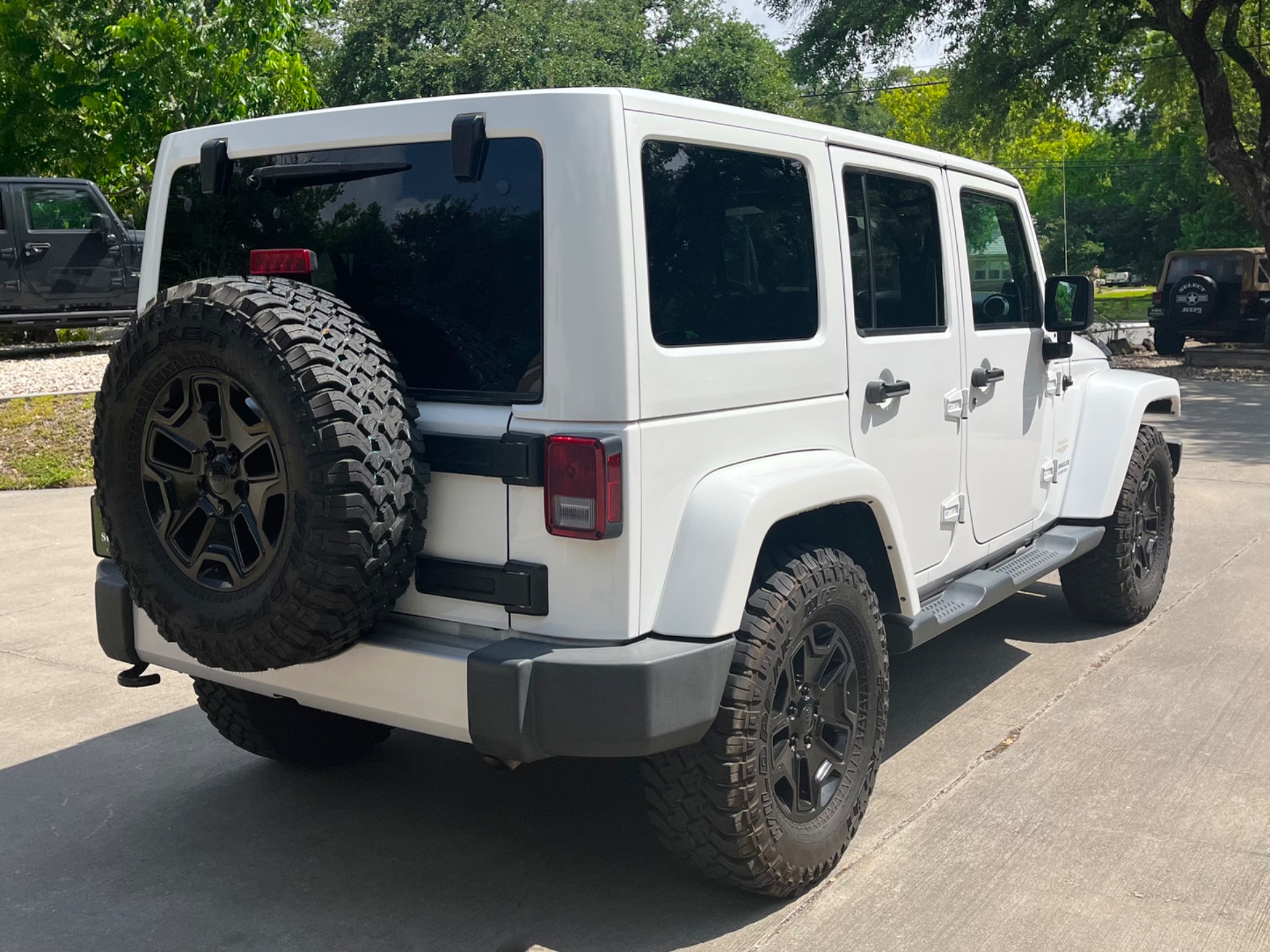Used-2014-Jeep-Wrangler-Unlimited-Sahara