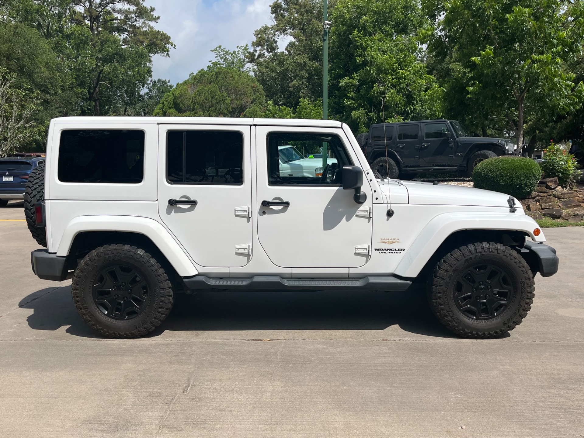 Used-2014-Jeep-Wrangler-Unlimited-Sahara