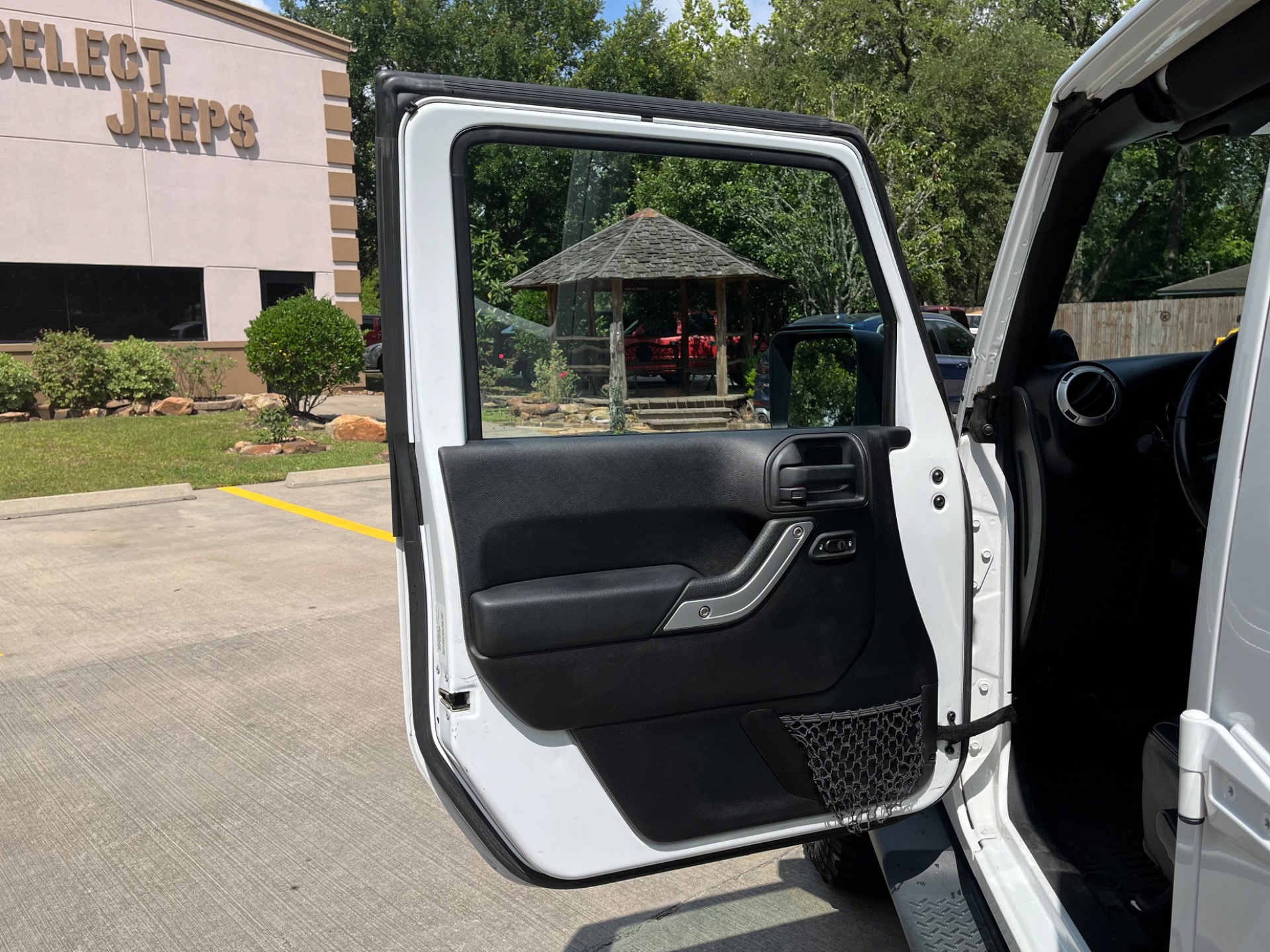 Used-2014-Jeep-Wrangler-Unlimited-Sahara
