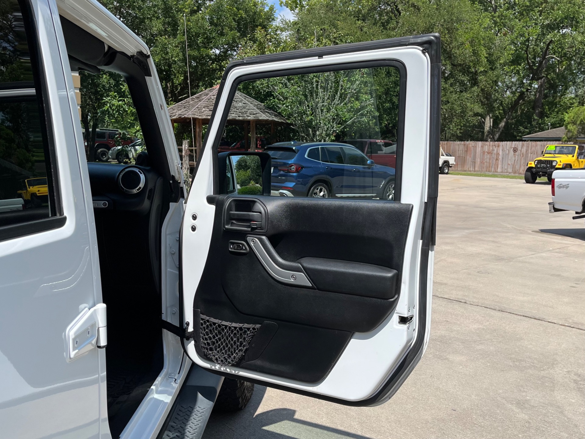 Used-2014-Jeep-Wrangler-Unlimited-Sahara