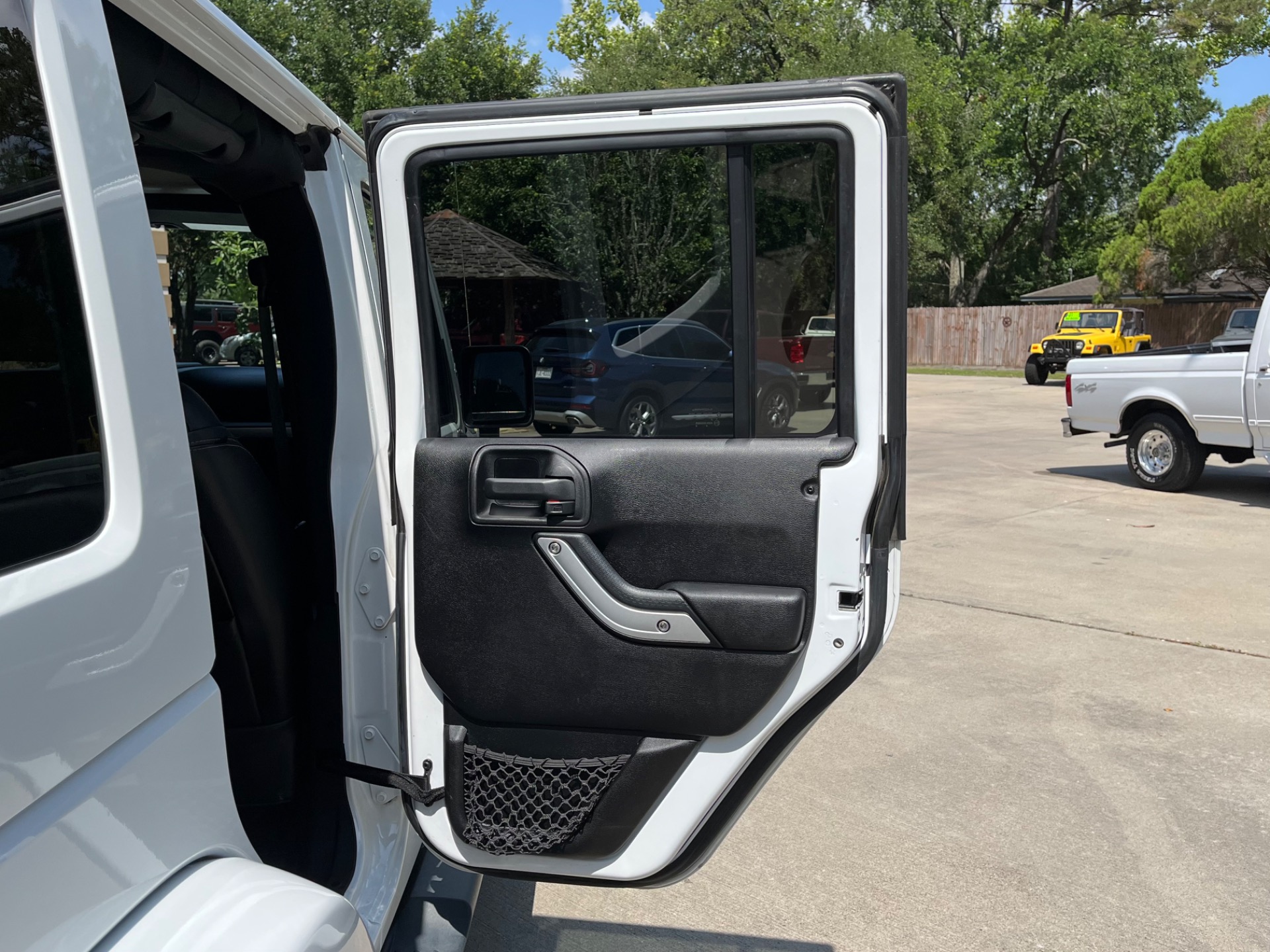 Used-2014-Jeep-Wrangler-Unlimited-Sahara