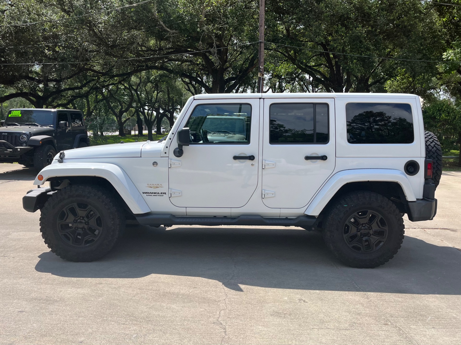 Used-2014-Jeep-Wrangler-Unlimited-Sahara