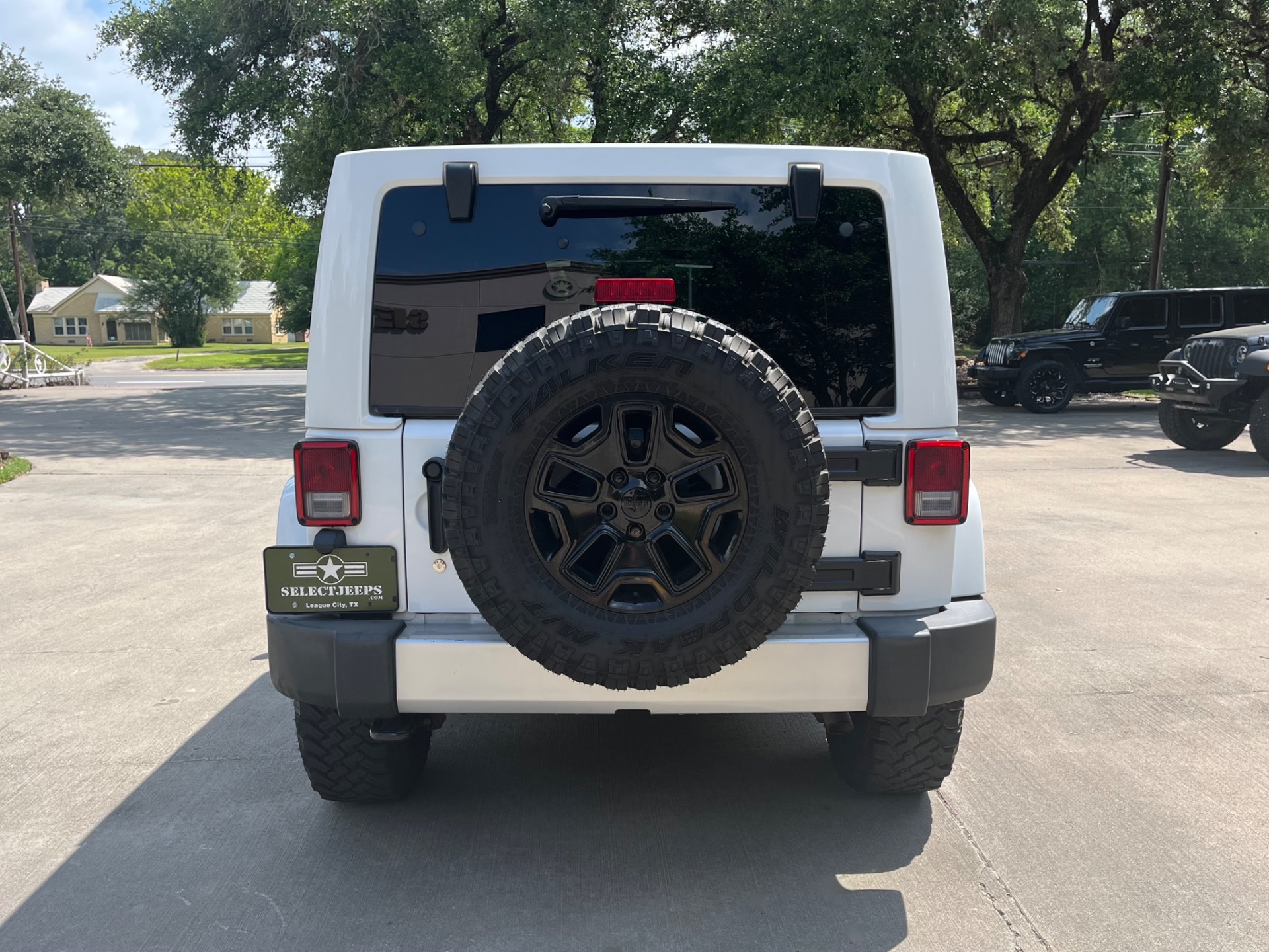 Used-2014-Jeep-Wrangler-Unlimited-Sahara