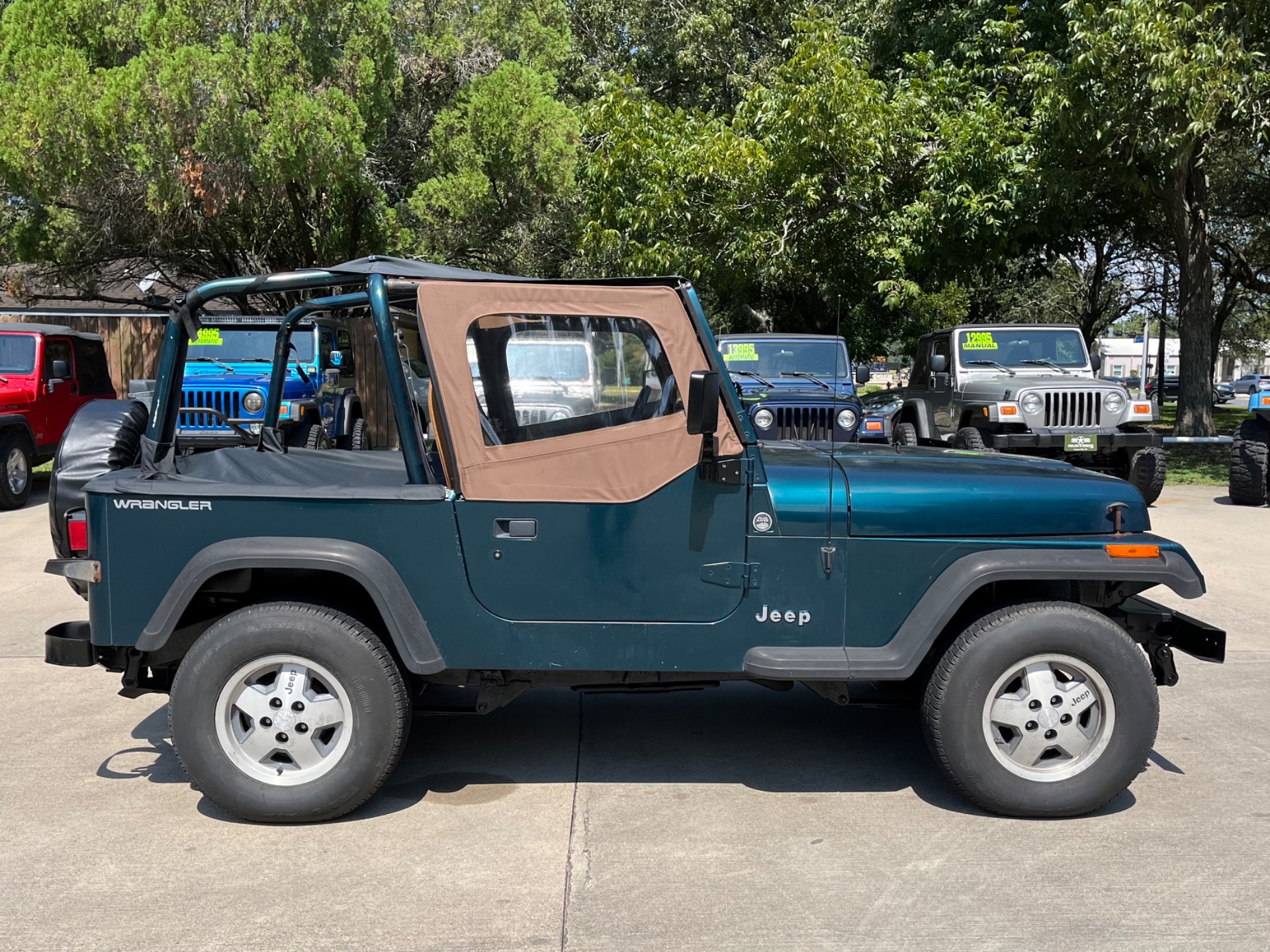 1995 Jeep Wrangler S photo 9