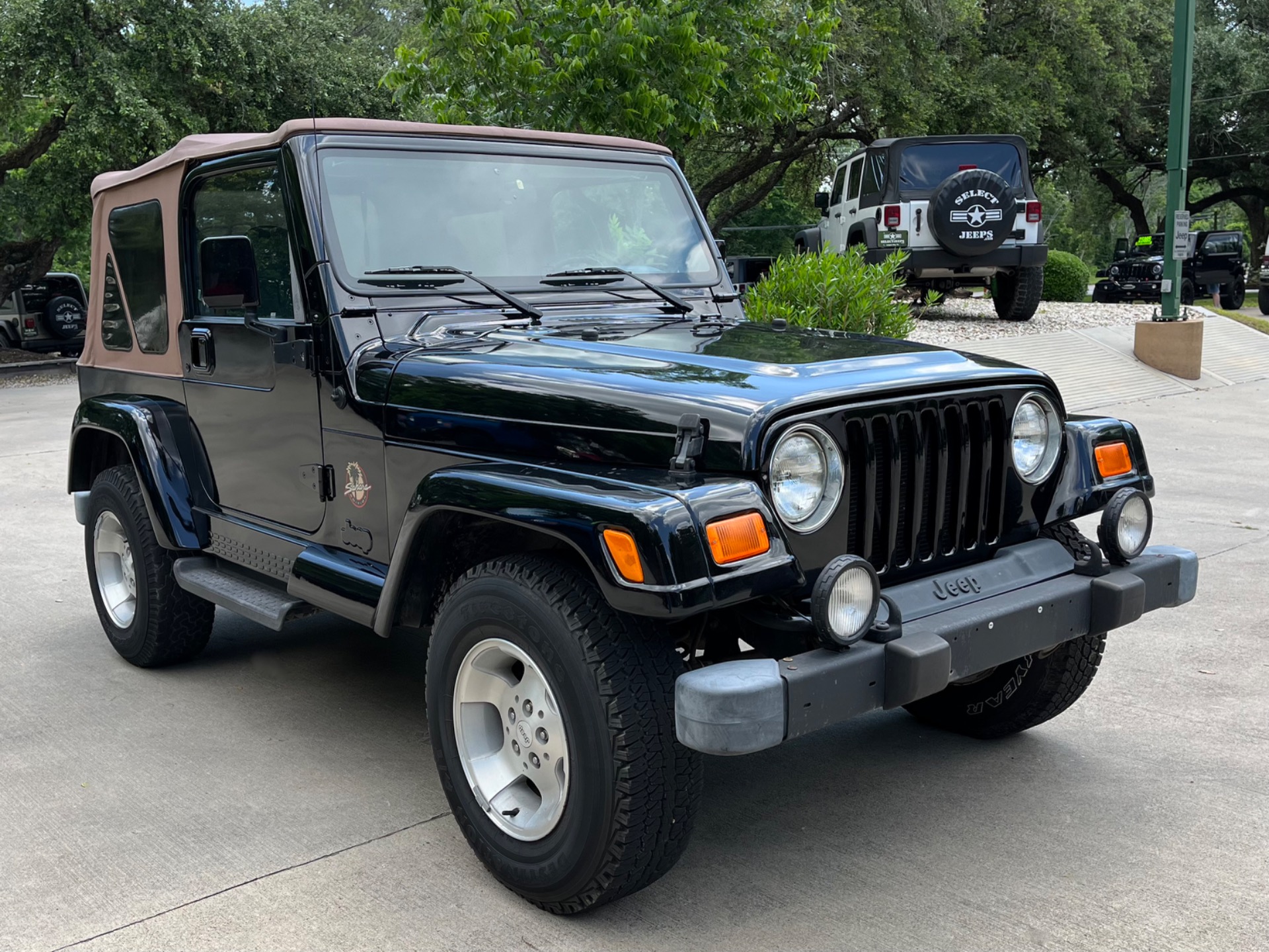 Used-2000-Jeep-Wrangler-Sahara