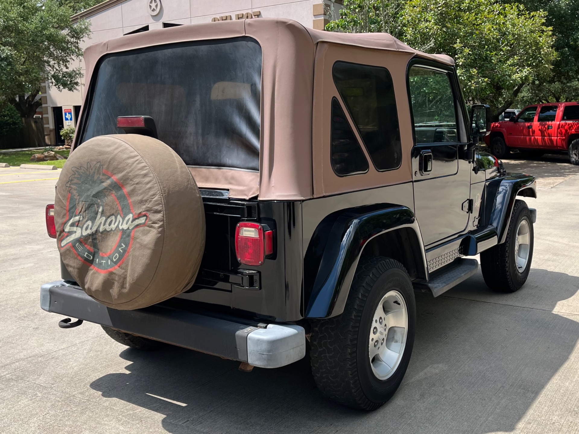 Used-2000-Jeep-Wrangler-Sahara