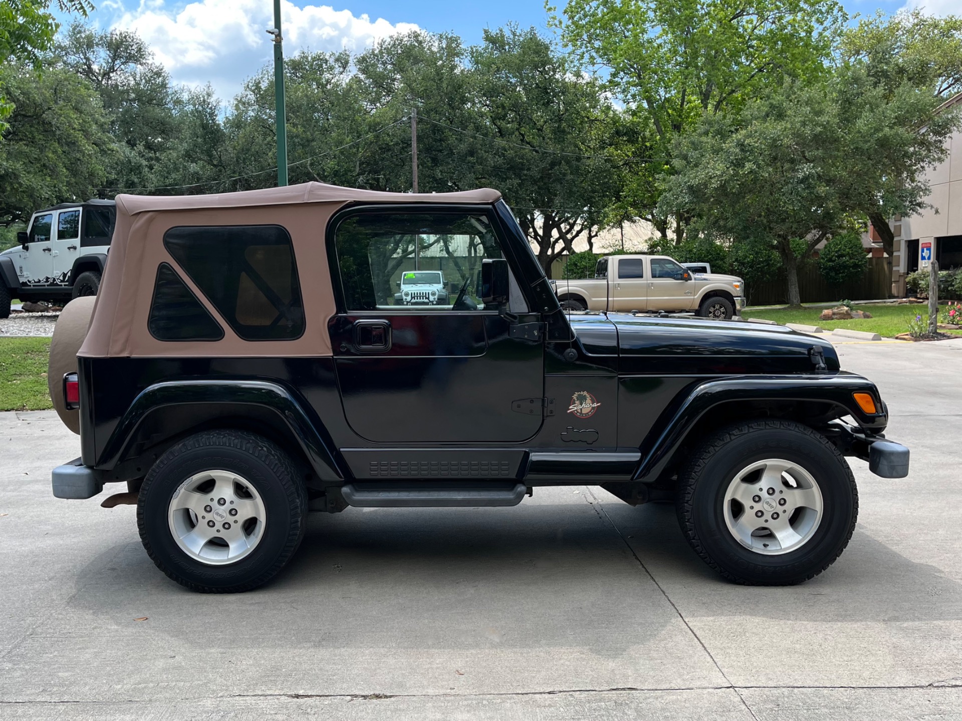 Used-2000-Jeep-Wrangler-Sahara