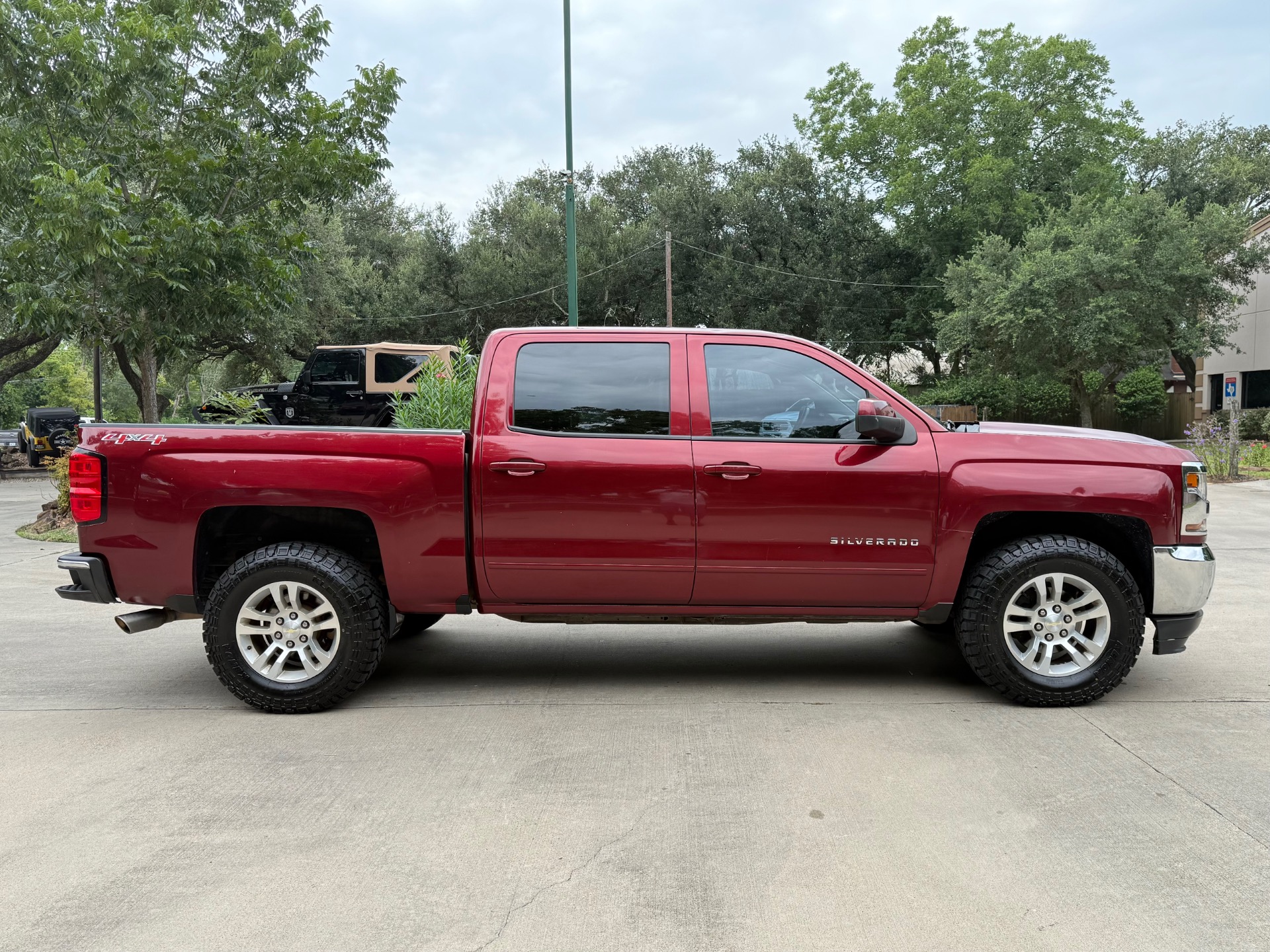 Used-2017-Chevrolet-Silverado-1500-LT