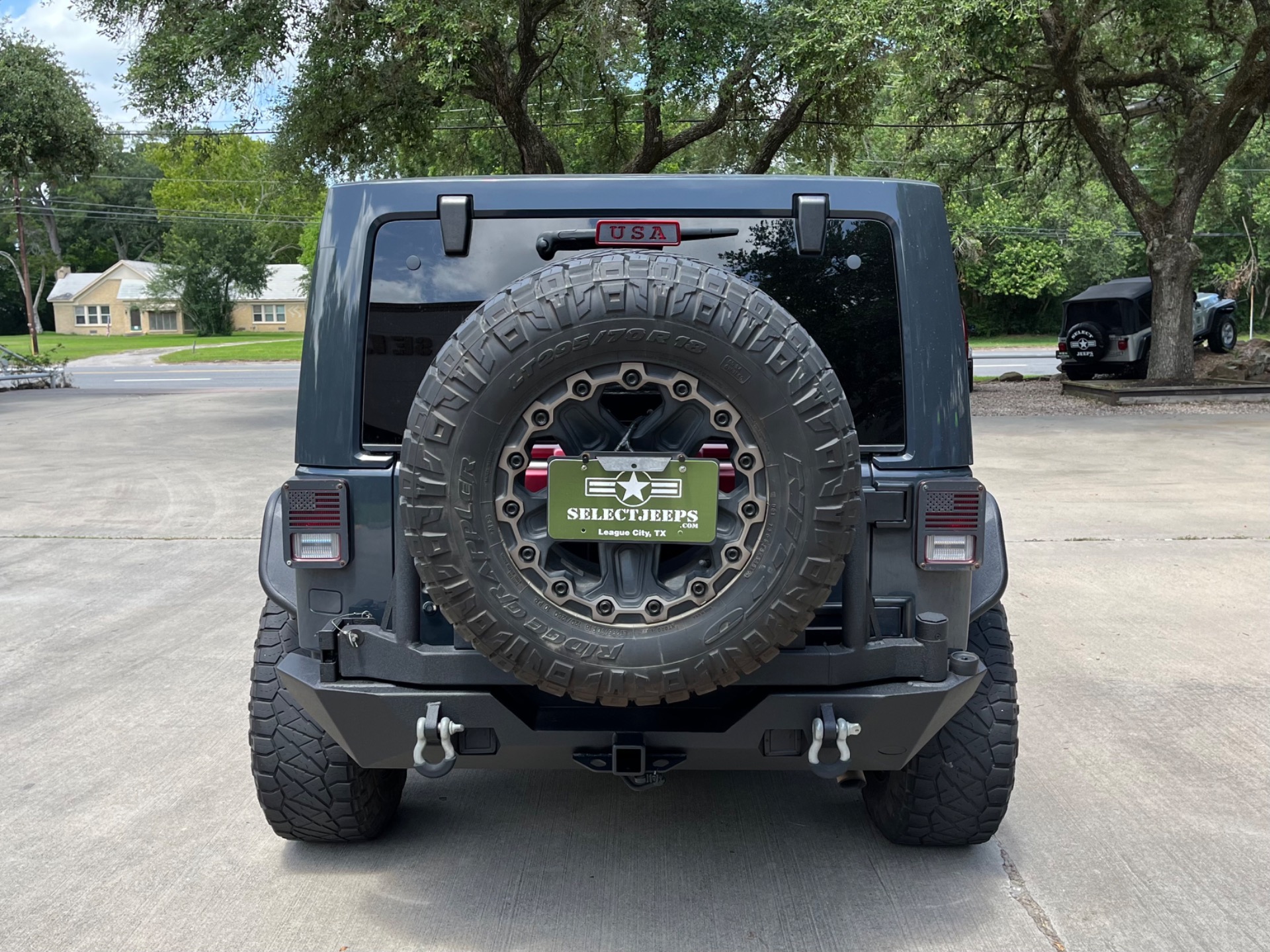Used-2016-Jeep-Wrangler-Unlimited-Sahara