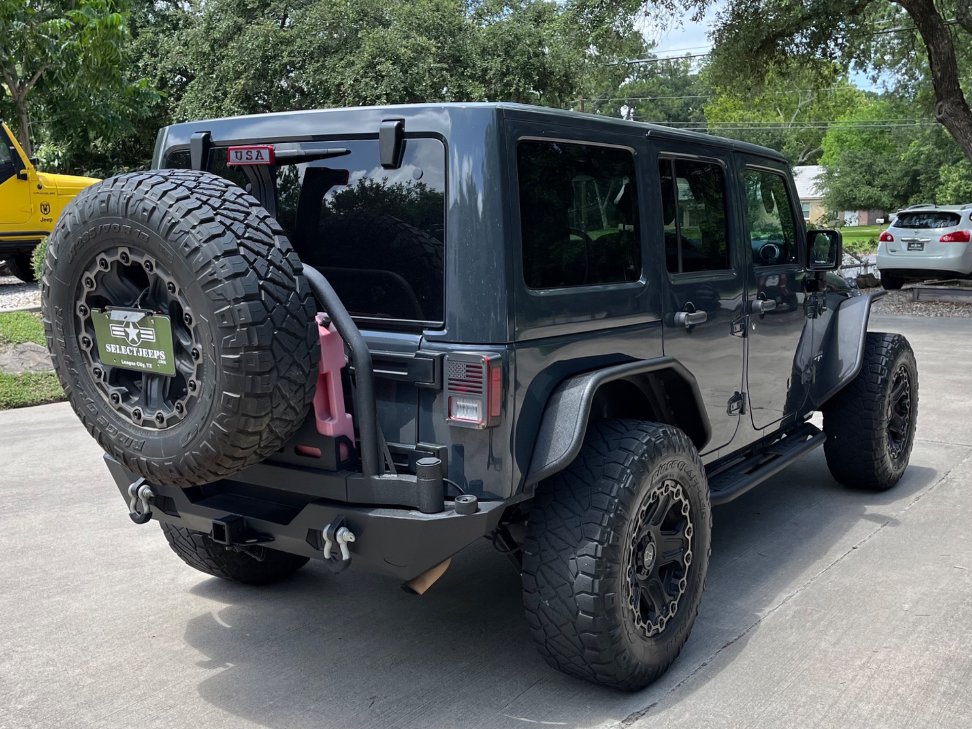 Used-2016-Jeep-Wrangler-Unlimited-Sahara