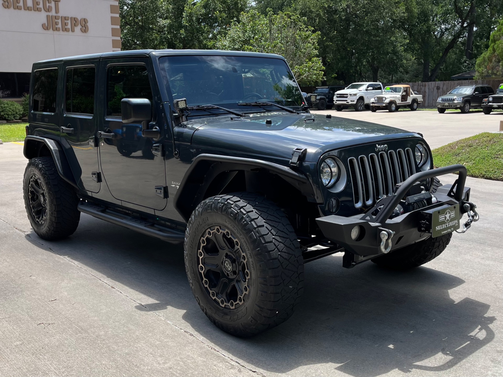 Used-2016-Jeep-Wrangler-Unlimited-Sahara