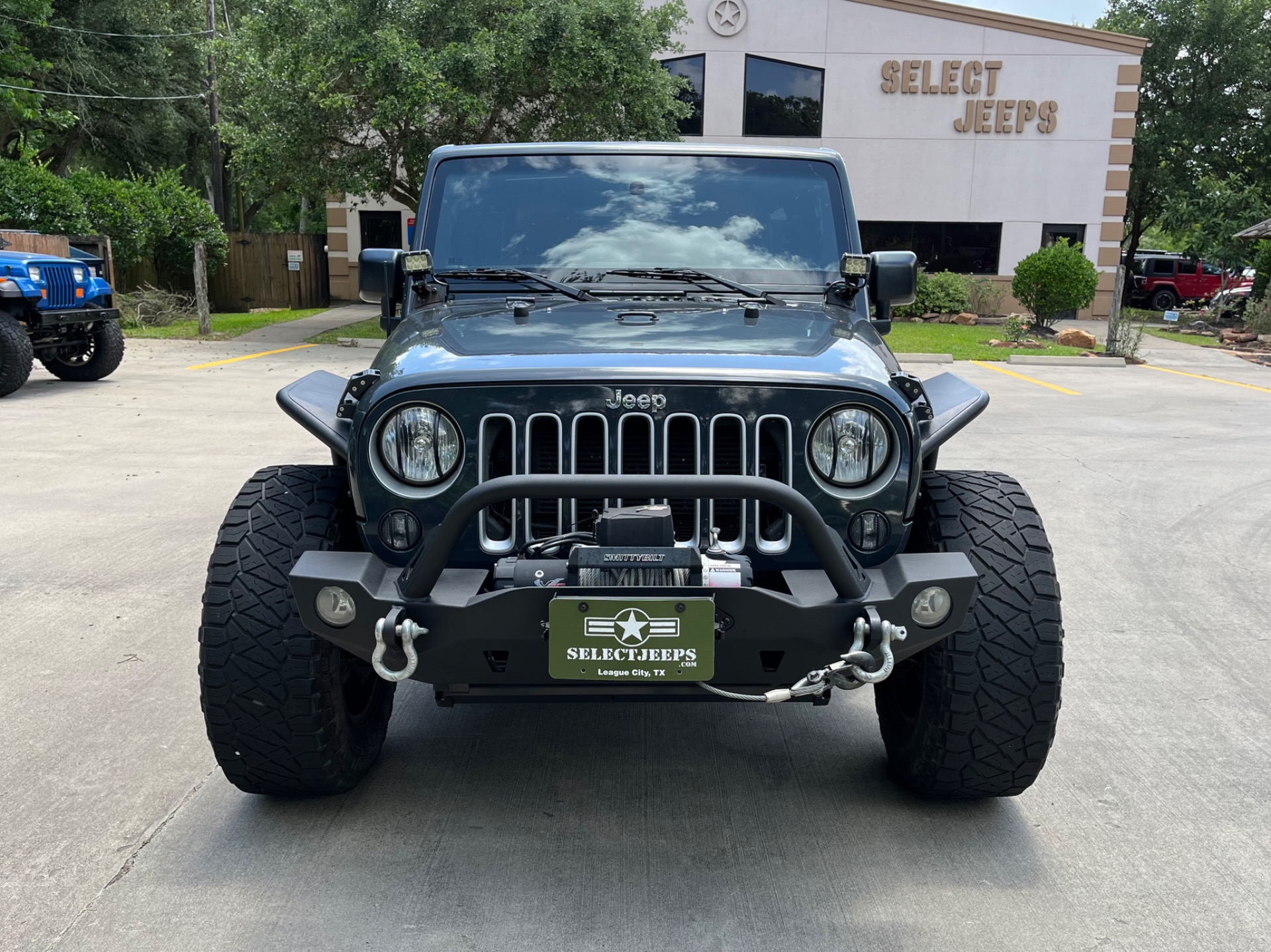 Used-2016-Jeep-Wrangler-Unlimited-Sahara