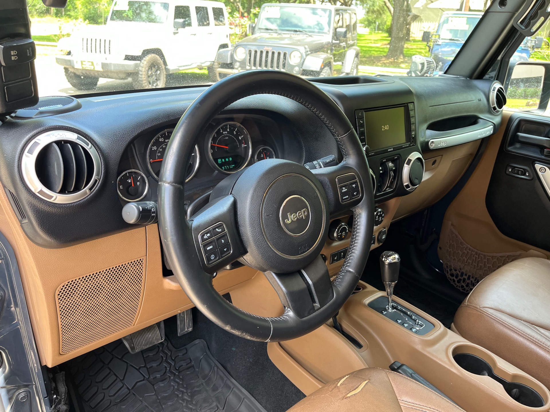 Used-2016-Jeep-Wrangler-Unlimited-Sahara