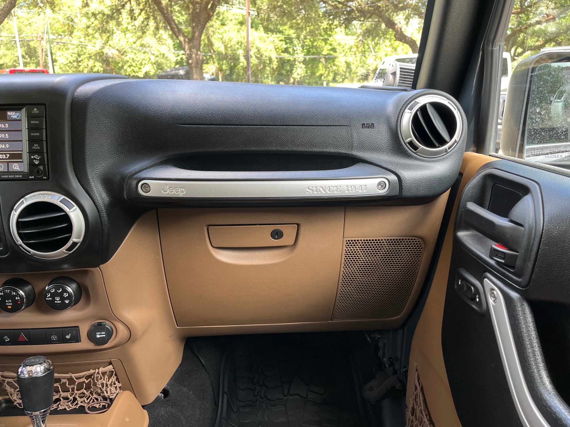 Used-2016-Jeep-Wrangler-Unlimited-Sahara