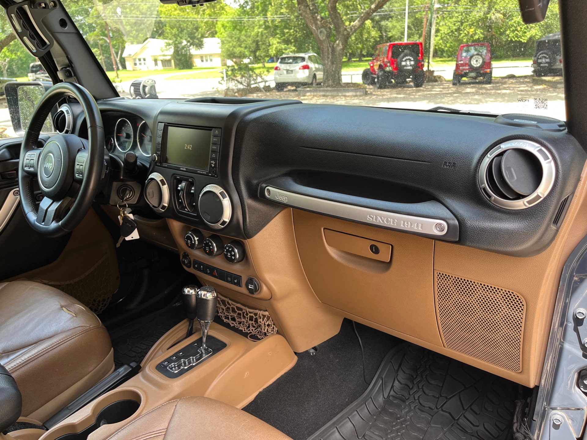 Used-2016-Jeep-Wrangler-Unlimited-Sahara