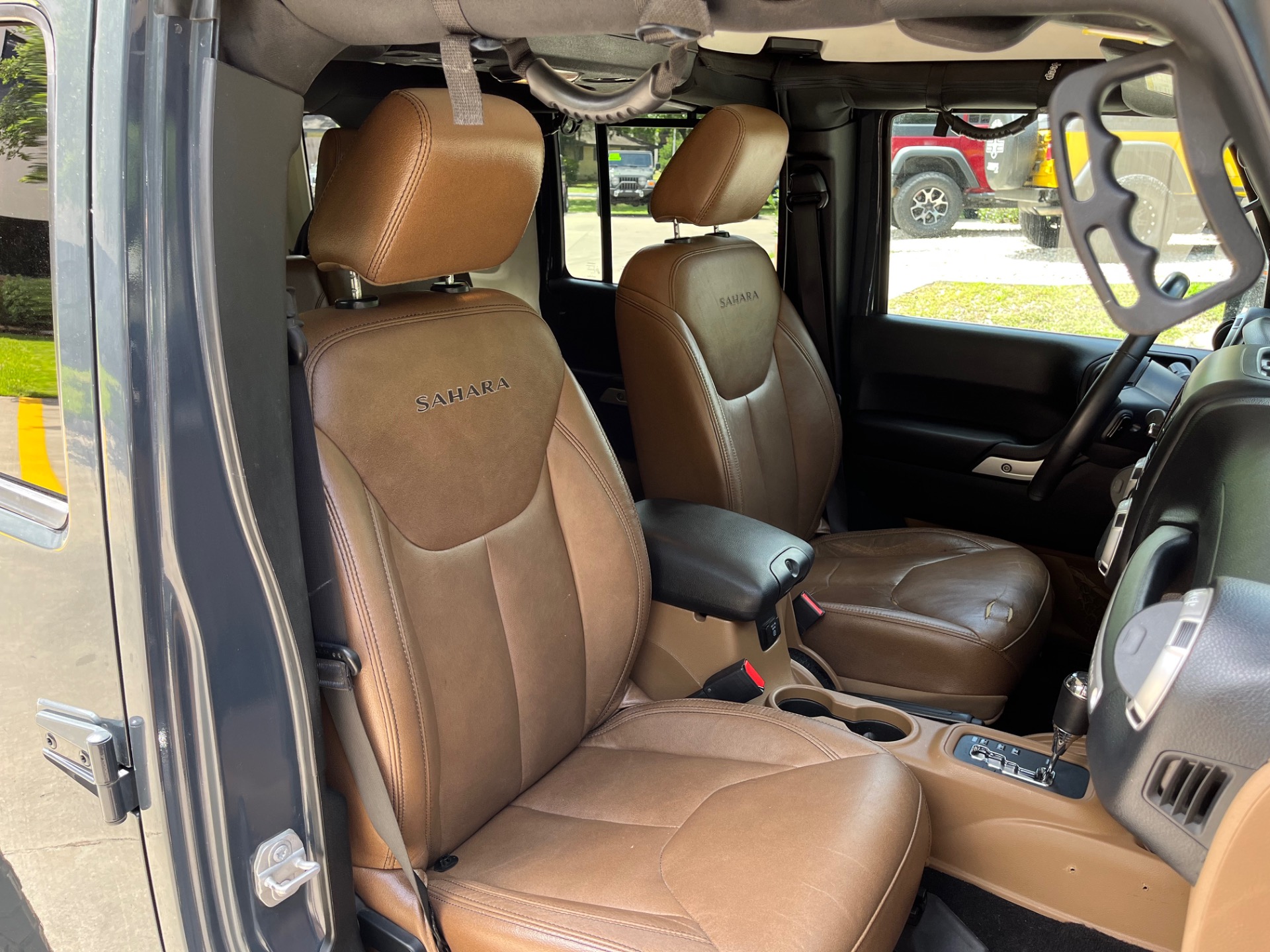 Used-2016-Jeep-Wrangler-Unlimited-Sahara