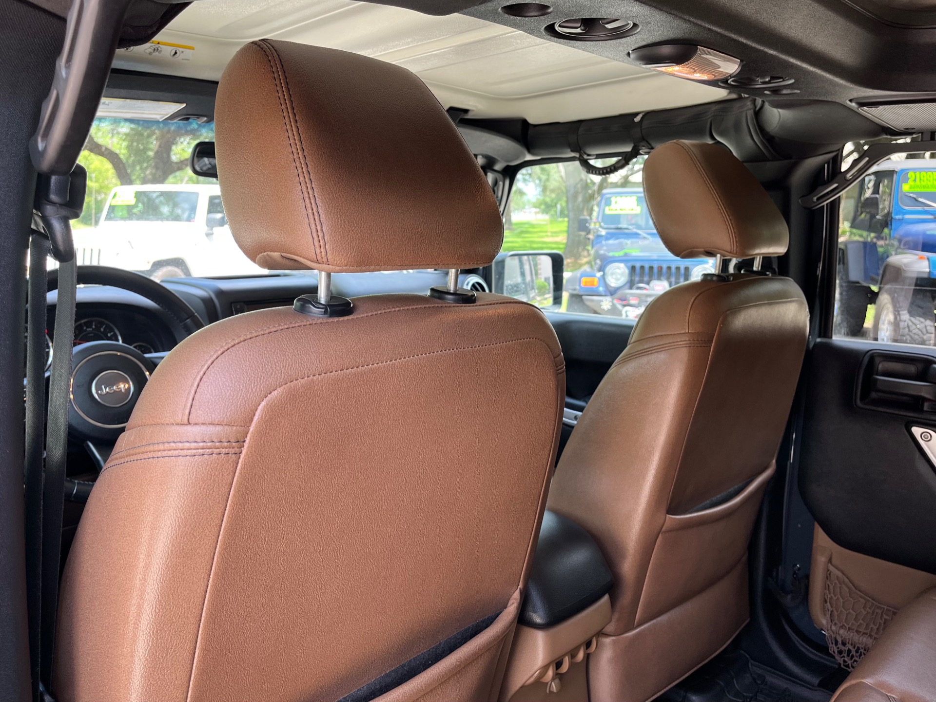 Used-2016-Jeep-Wrangler-Unlimited-Sahara