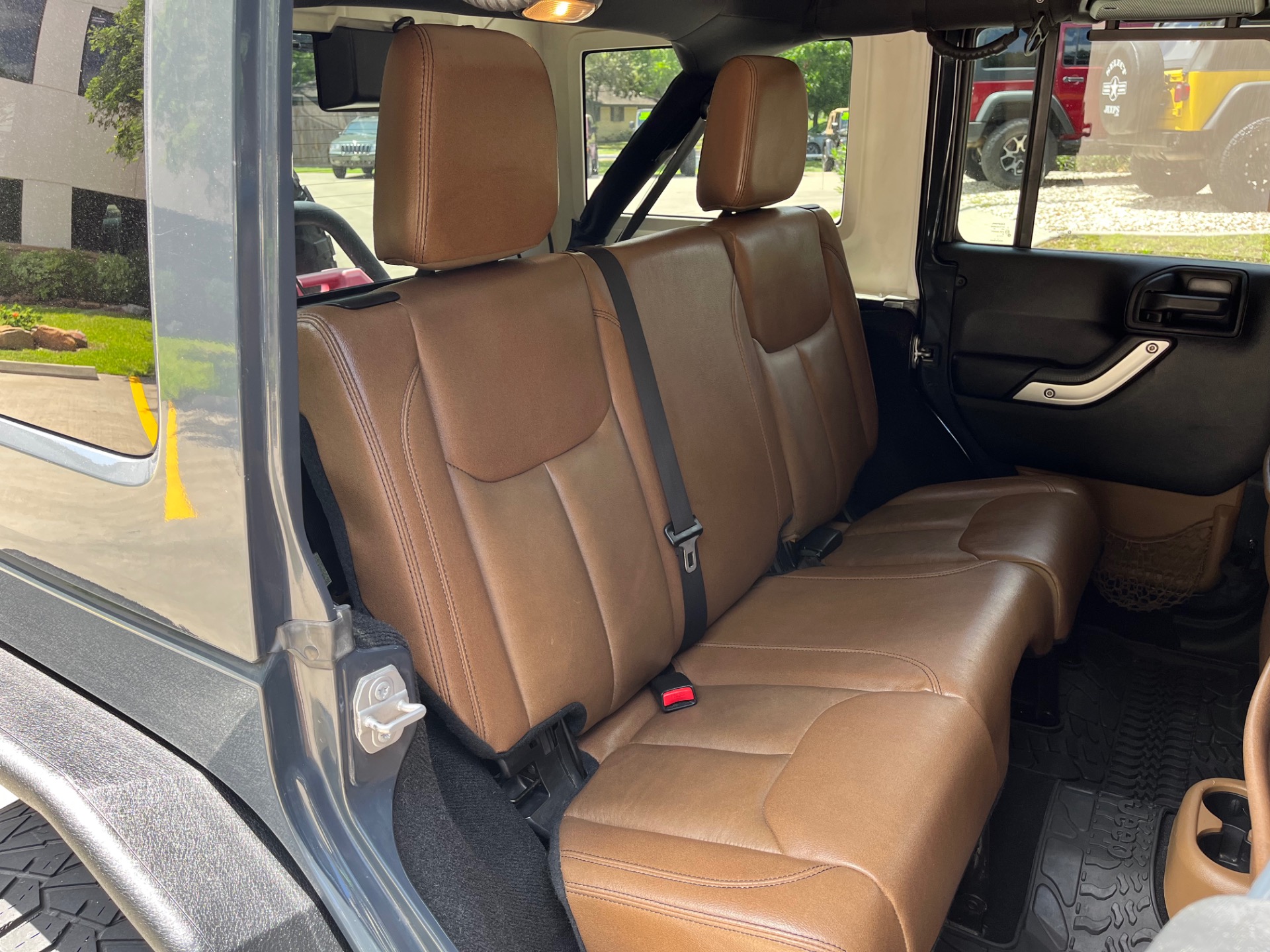 Used-2016-Jeep-Wrangler-Unlimited-Sahara