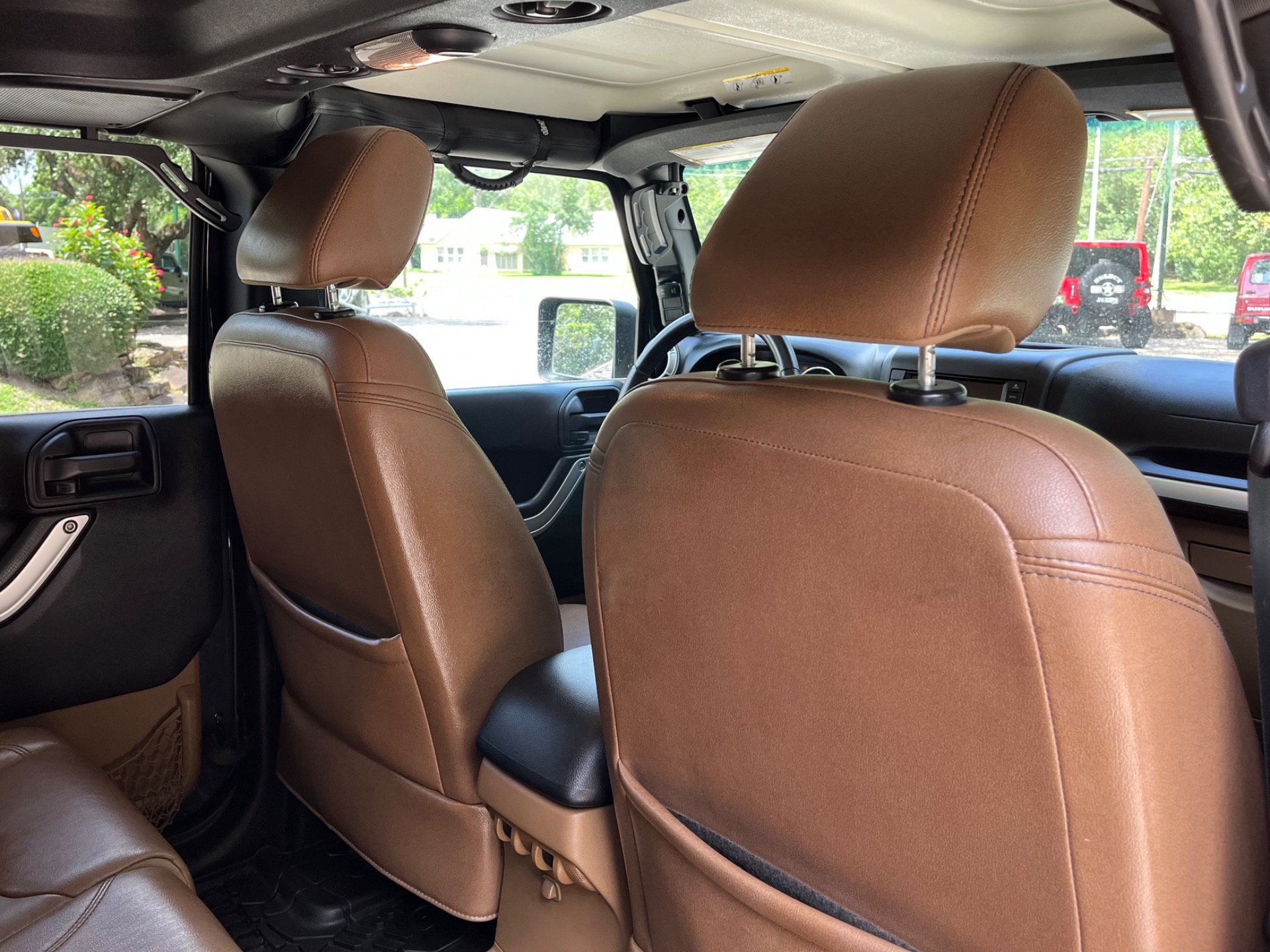 Used-2016-Jeep-Wrangler-Unlimited-Sahara