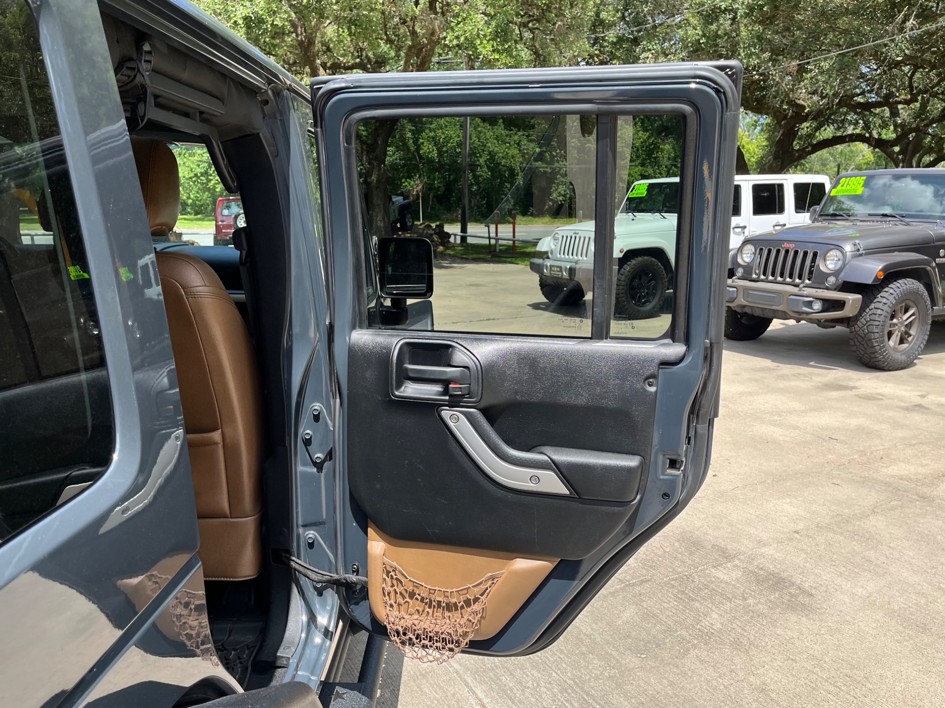 Used-2016-Jeep-Wrangler-Unlimited-Sahara