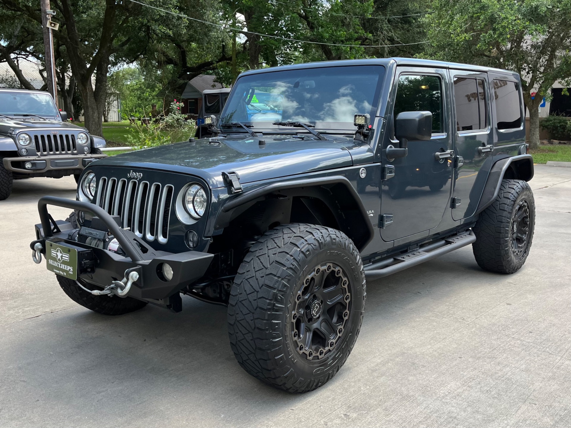 Used-2016-Jeep-Wrangler-Unlimited-Sahara