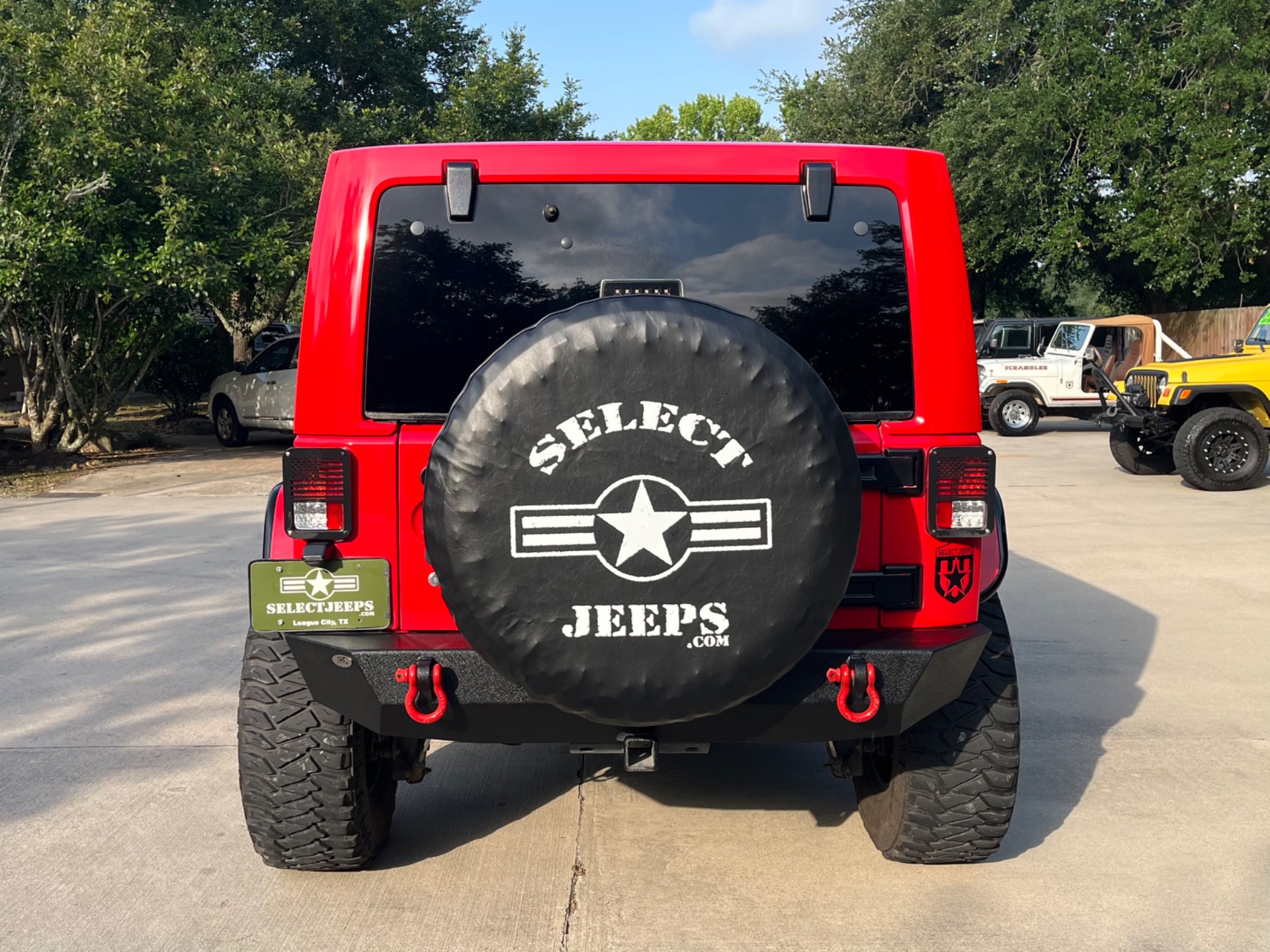 Used-2016-Jeep-Wrangler-Unlimited-Sahara