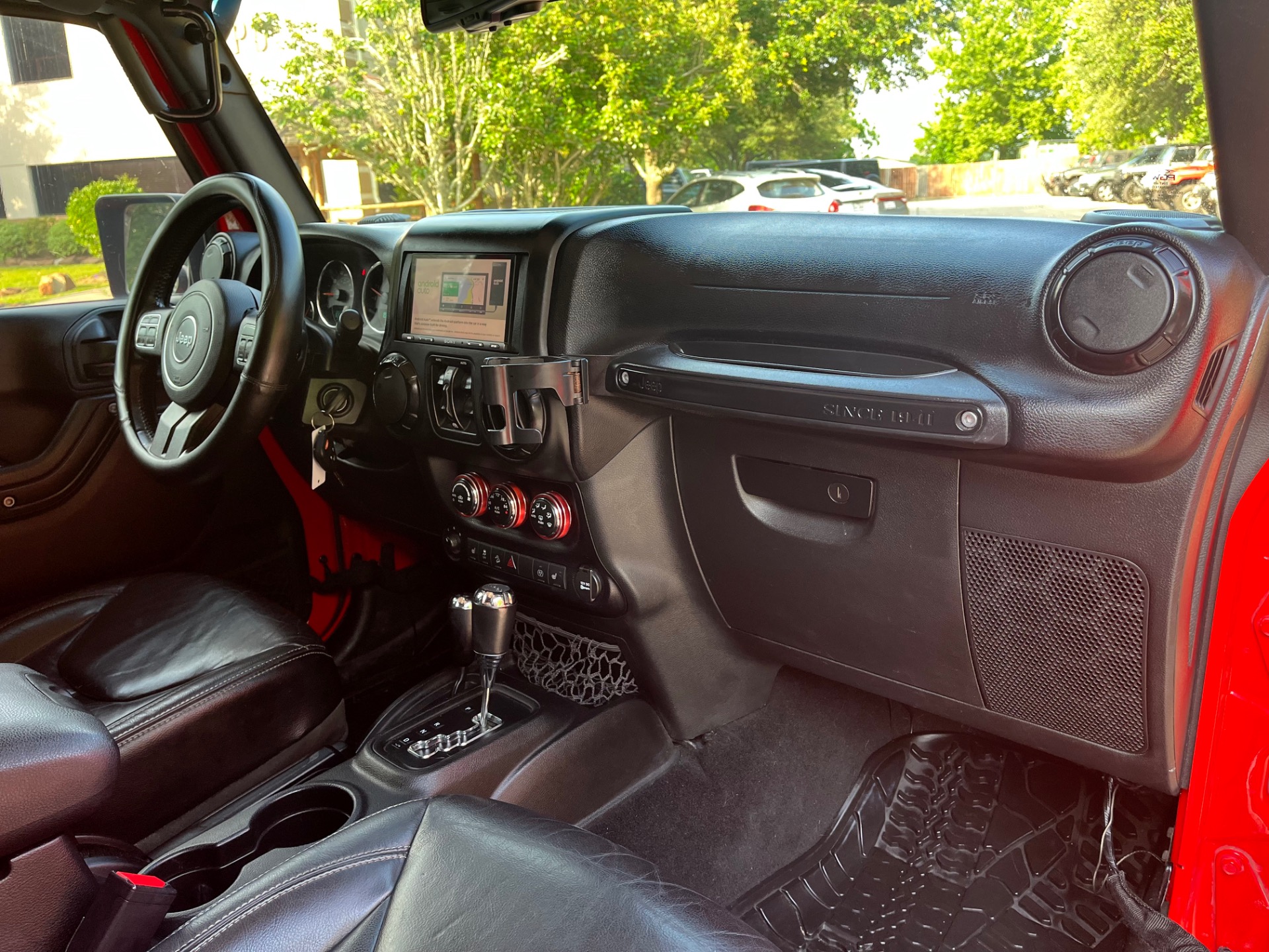 Used-2016-Jeep-Wrangler-Unlimited-Sahara