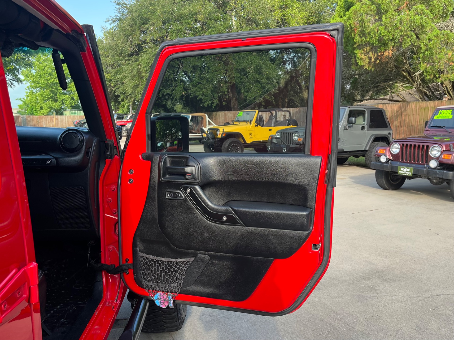 Used-2016-Jeep-Wrangler-Unlimited-Sahara