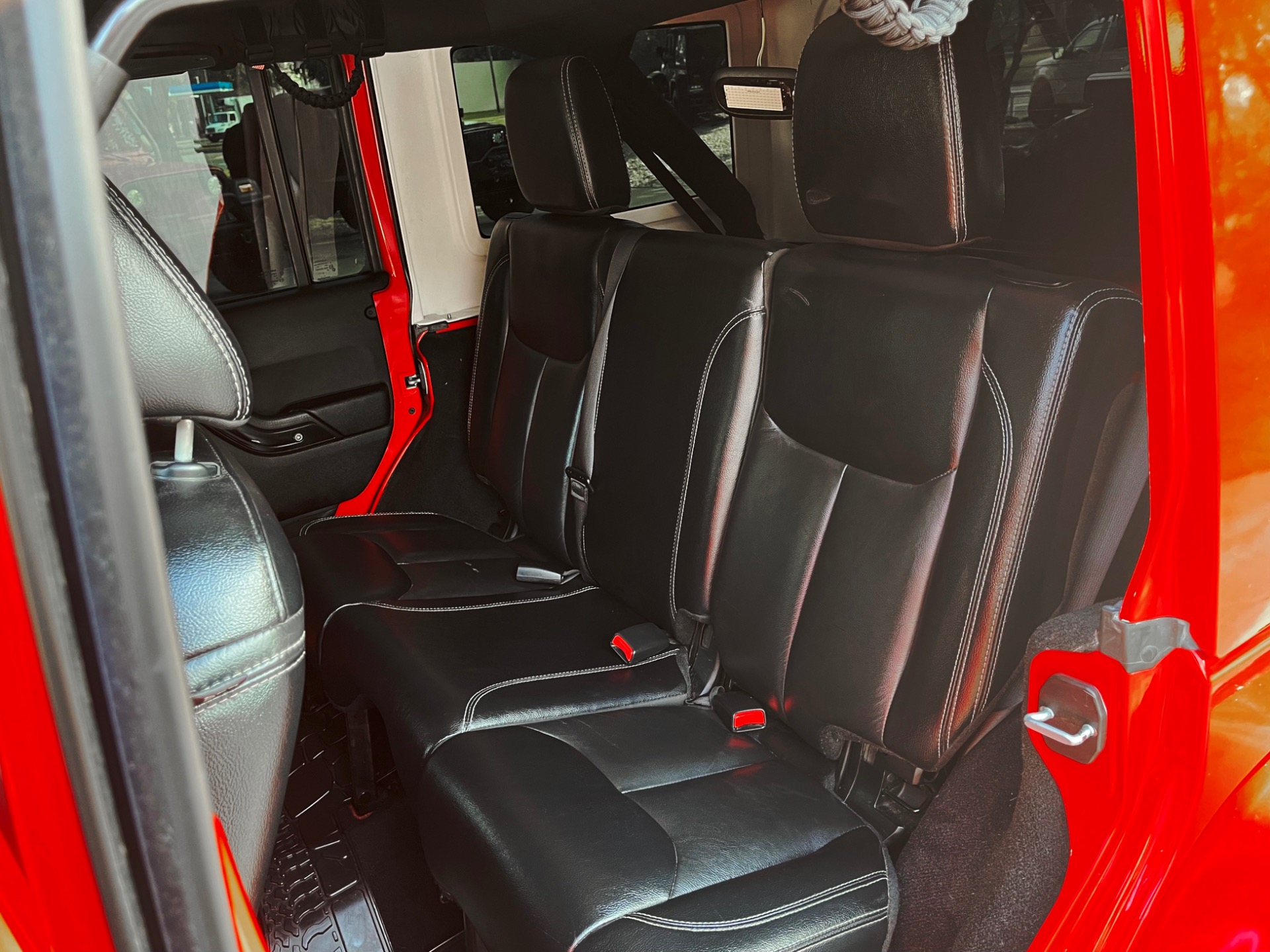 Used-2016-Jeep-Wrangler-Unlimited-Sahara