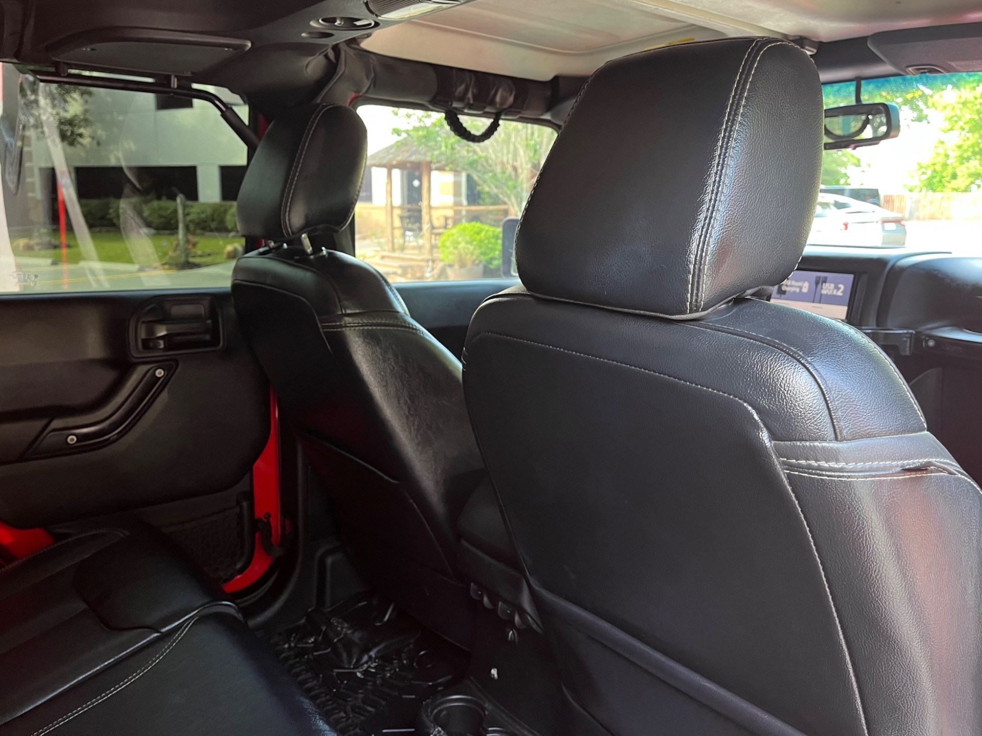 Used-2016-Jeep-Wrangler-Unlimited-Sahara