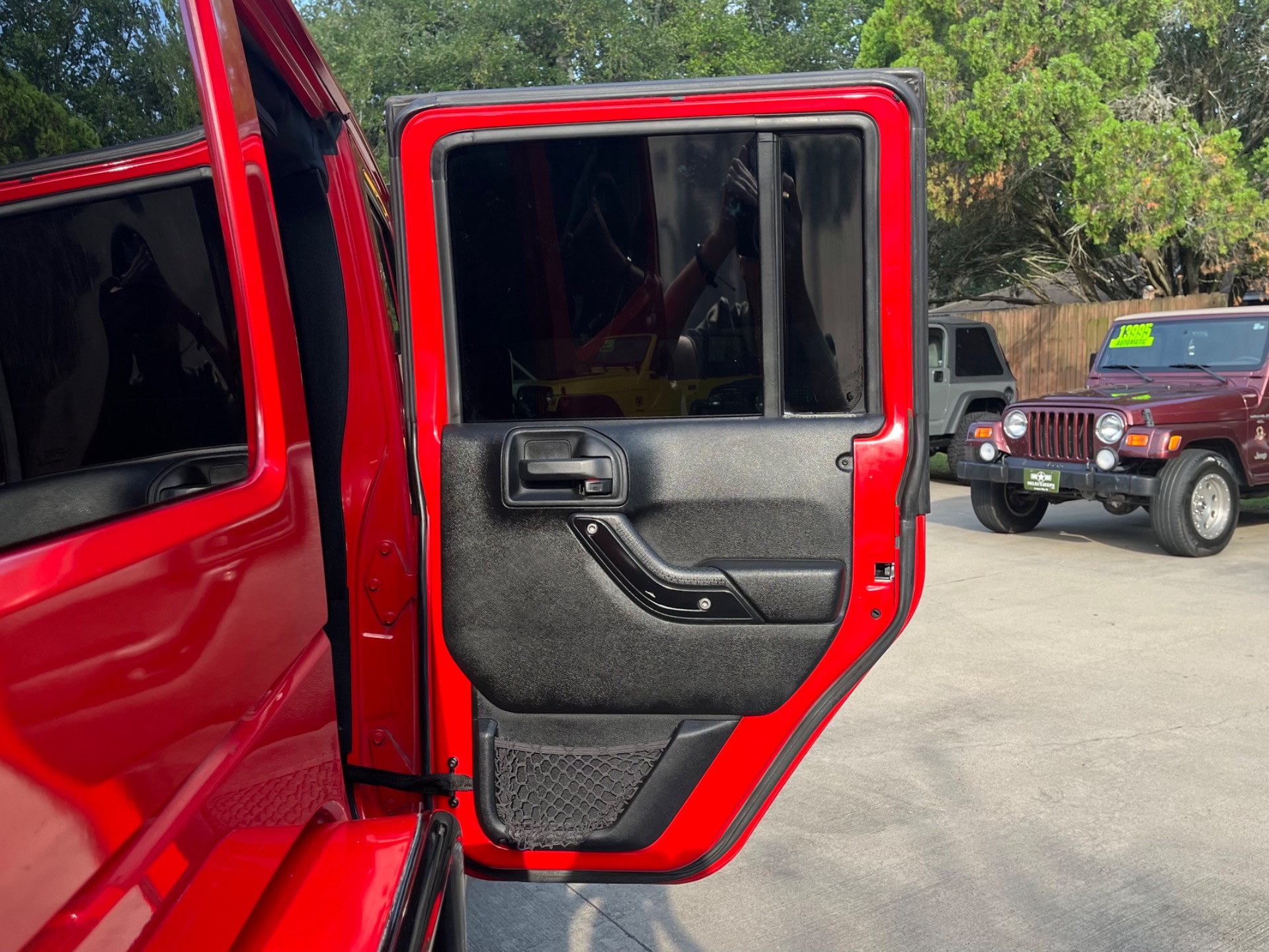 Used-2016-Jeep-Wrangler-Unlimited-Sahara