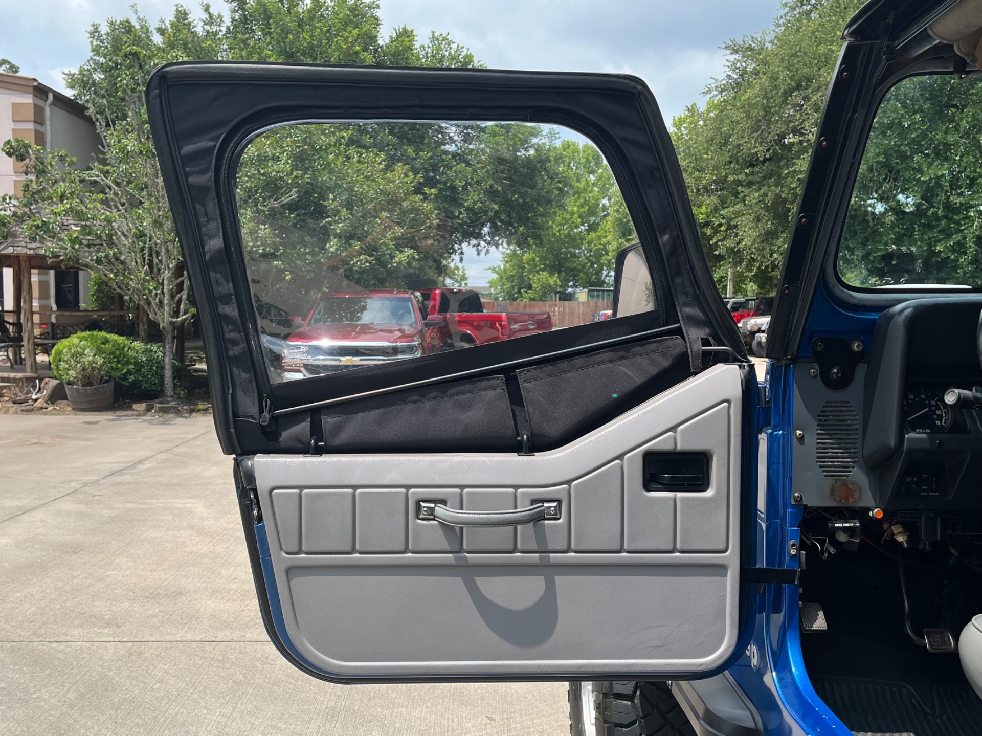 Used-1991-Jeep-Wrangler-Islander