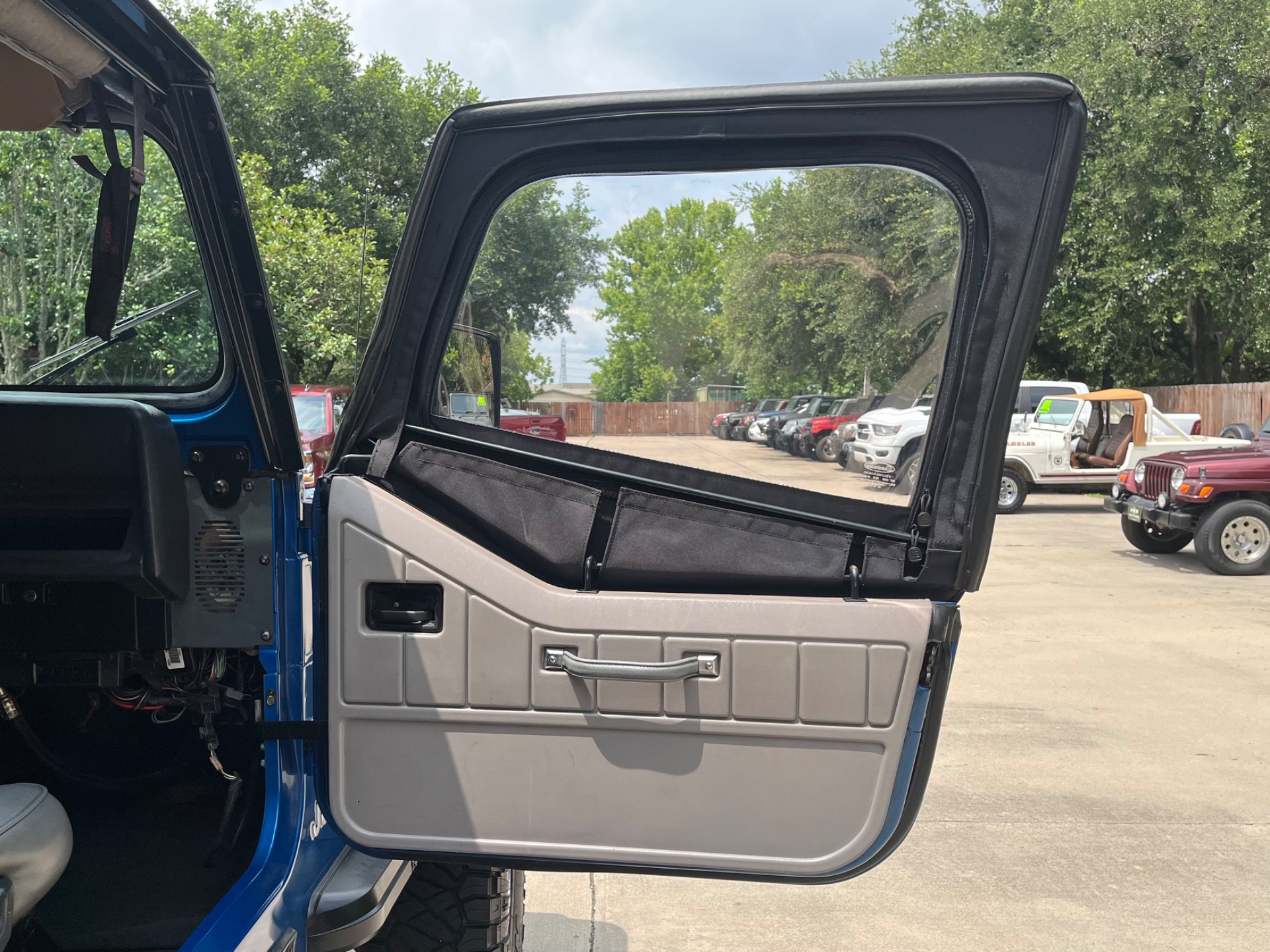 Used-1991-Jeep-Wrangler-V8-Islander