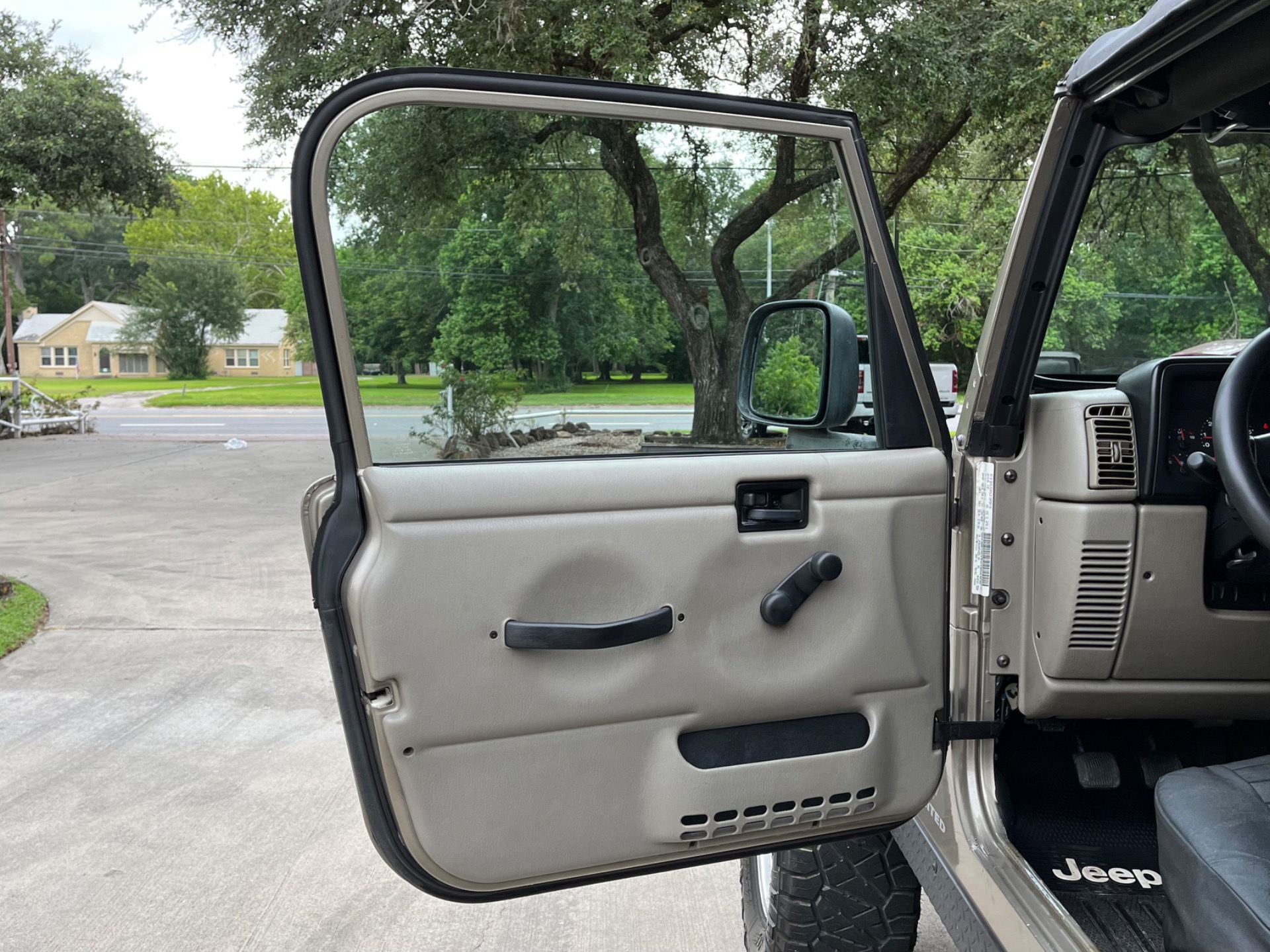 Used-2005-Jeep-Wrangler-Unlimited-Rubicon