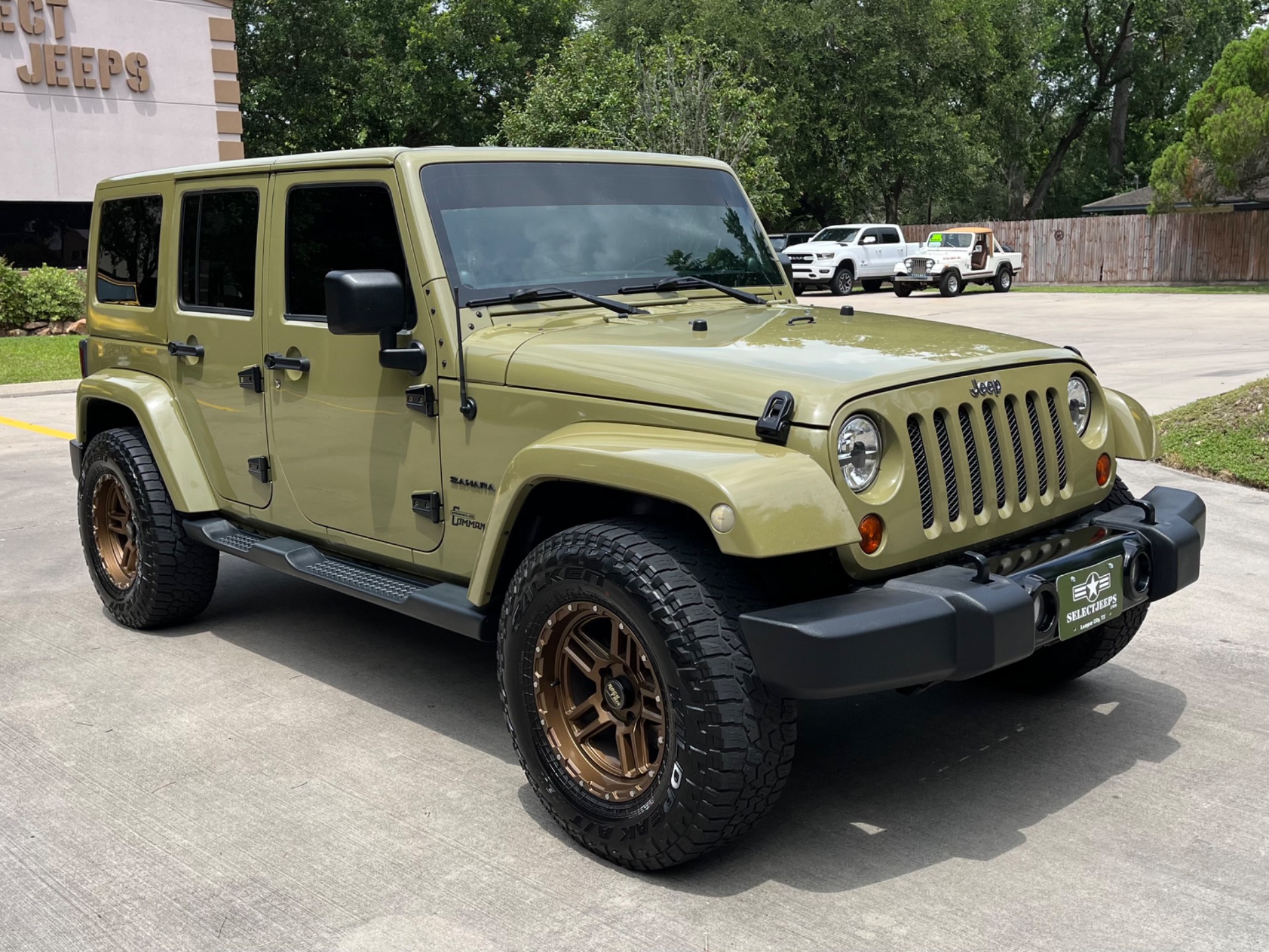 Used-2013-Jeep-Wrangler-Unlimited-Sahara