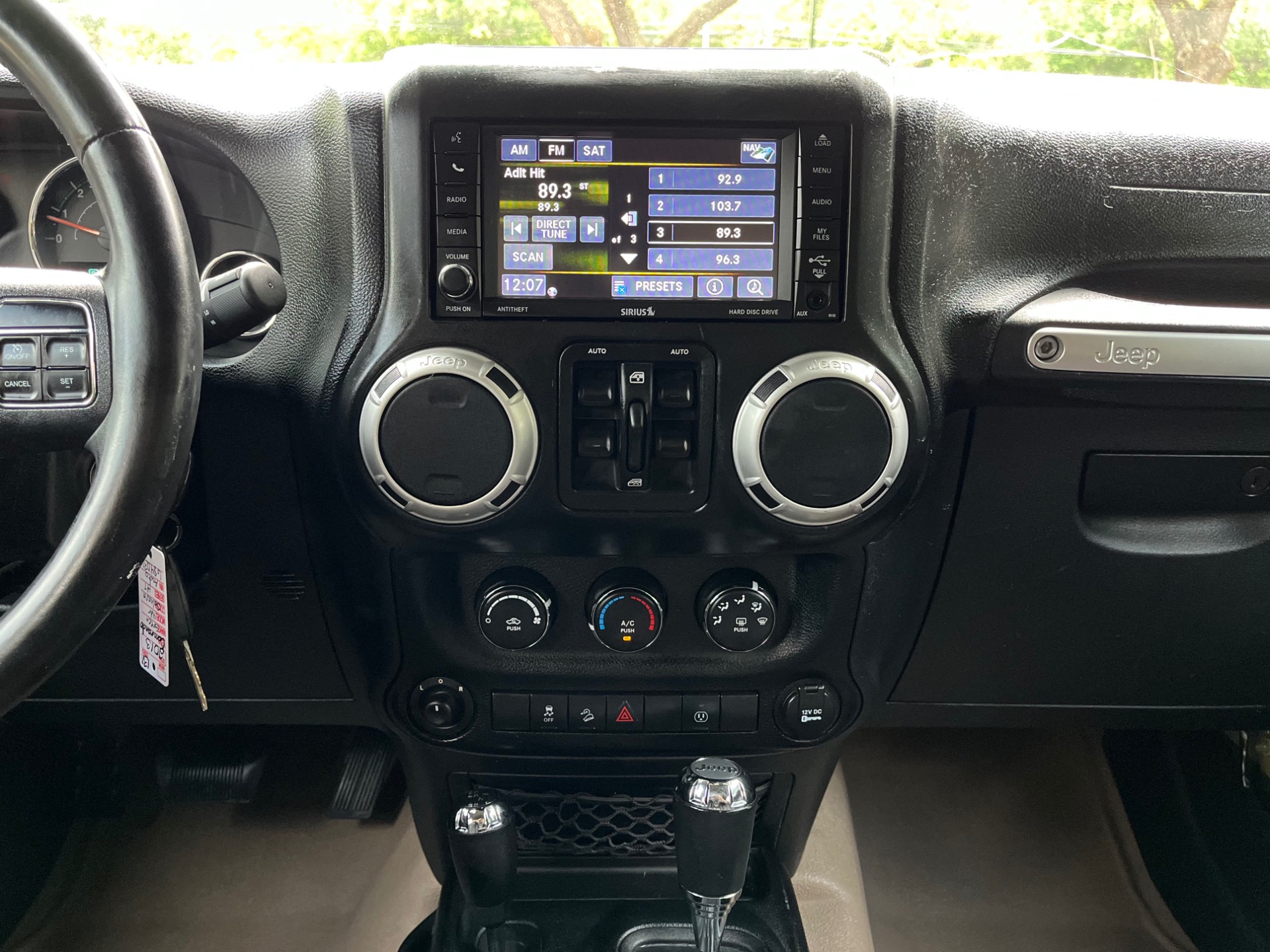 Used-2013-Jeep-Wrangler-Unlimited-Sahara