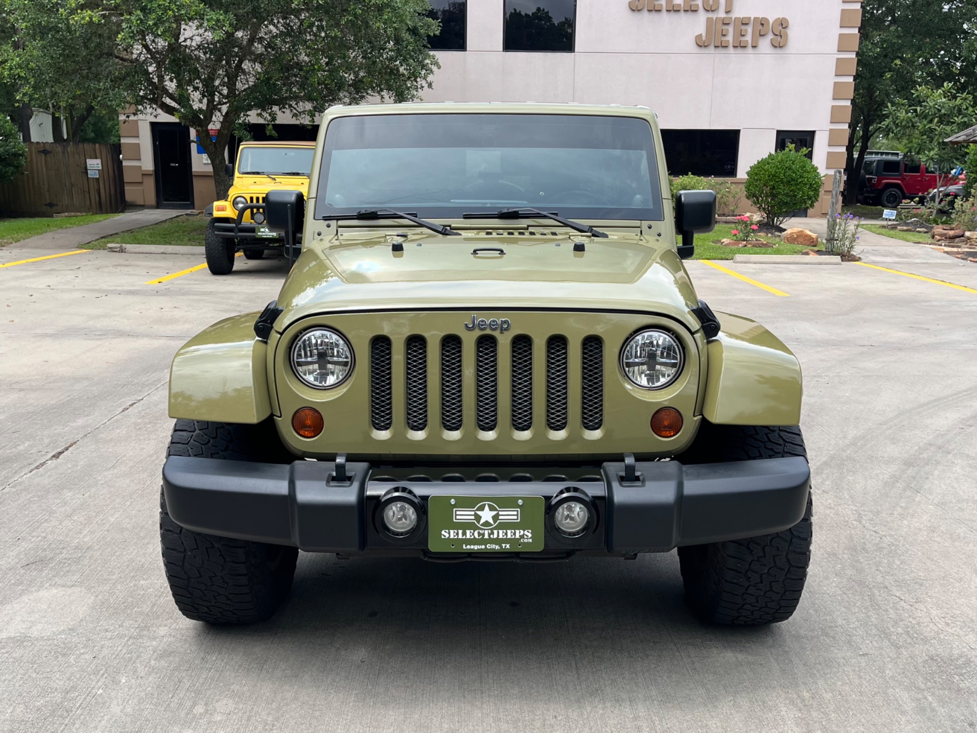 Used-2013-Jeep-Wrangler-Unlimited-Sahara