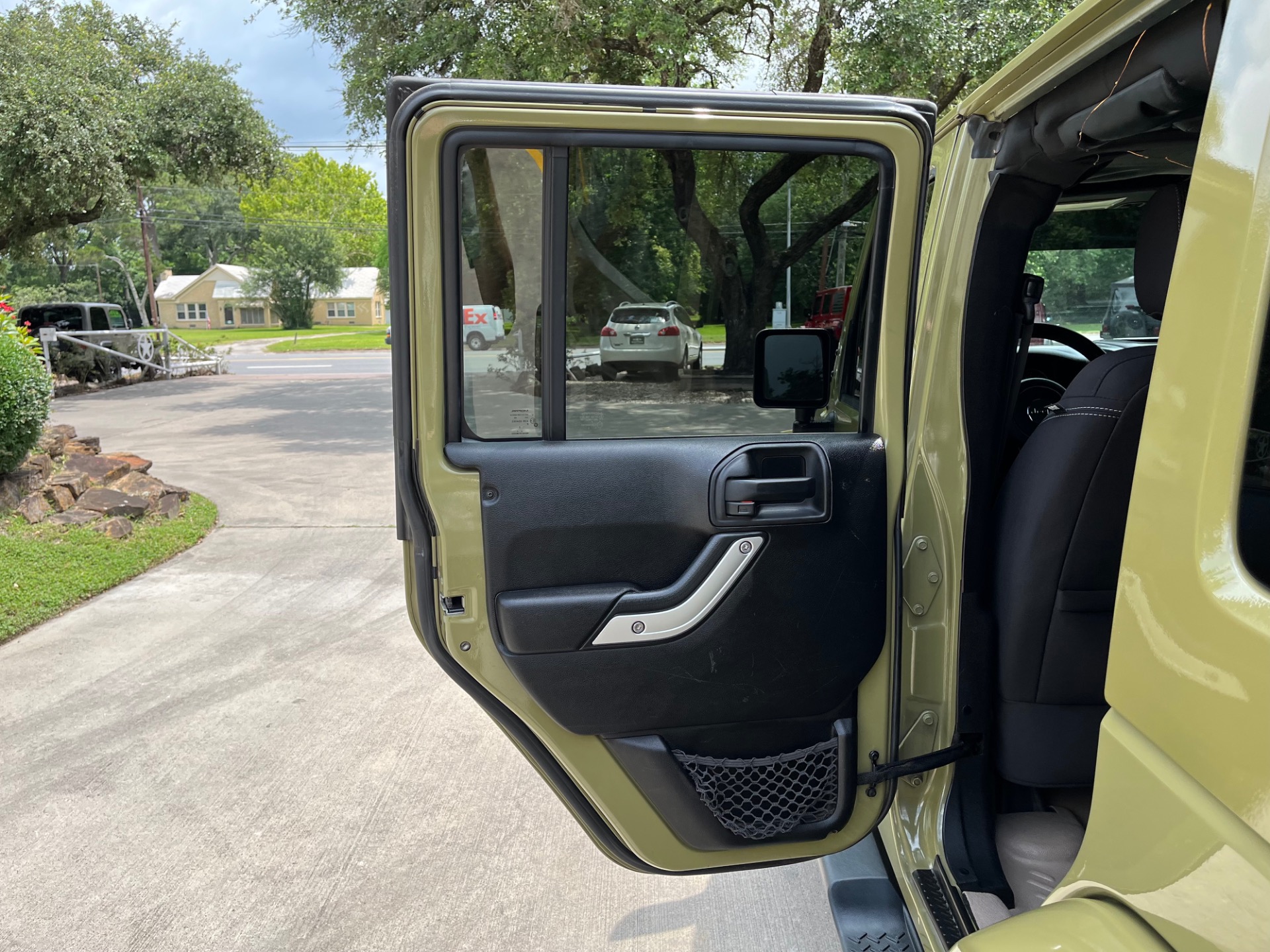 Used-2013-Jeep-Wrangler-Unlimited-Sahara