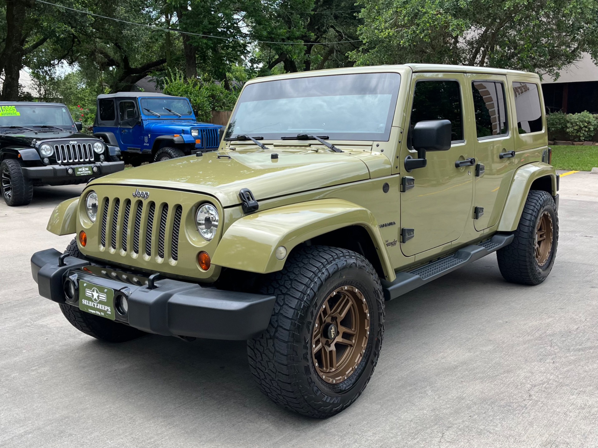 Used-2013-Jeep-Wrangler-Unlimited-Sahara