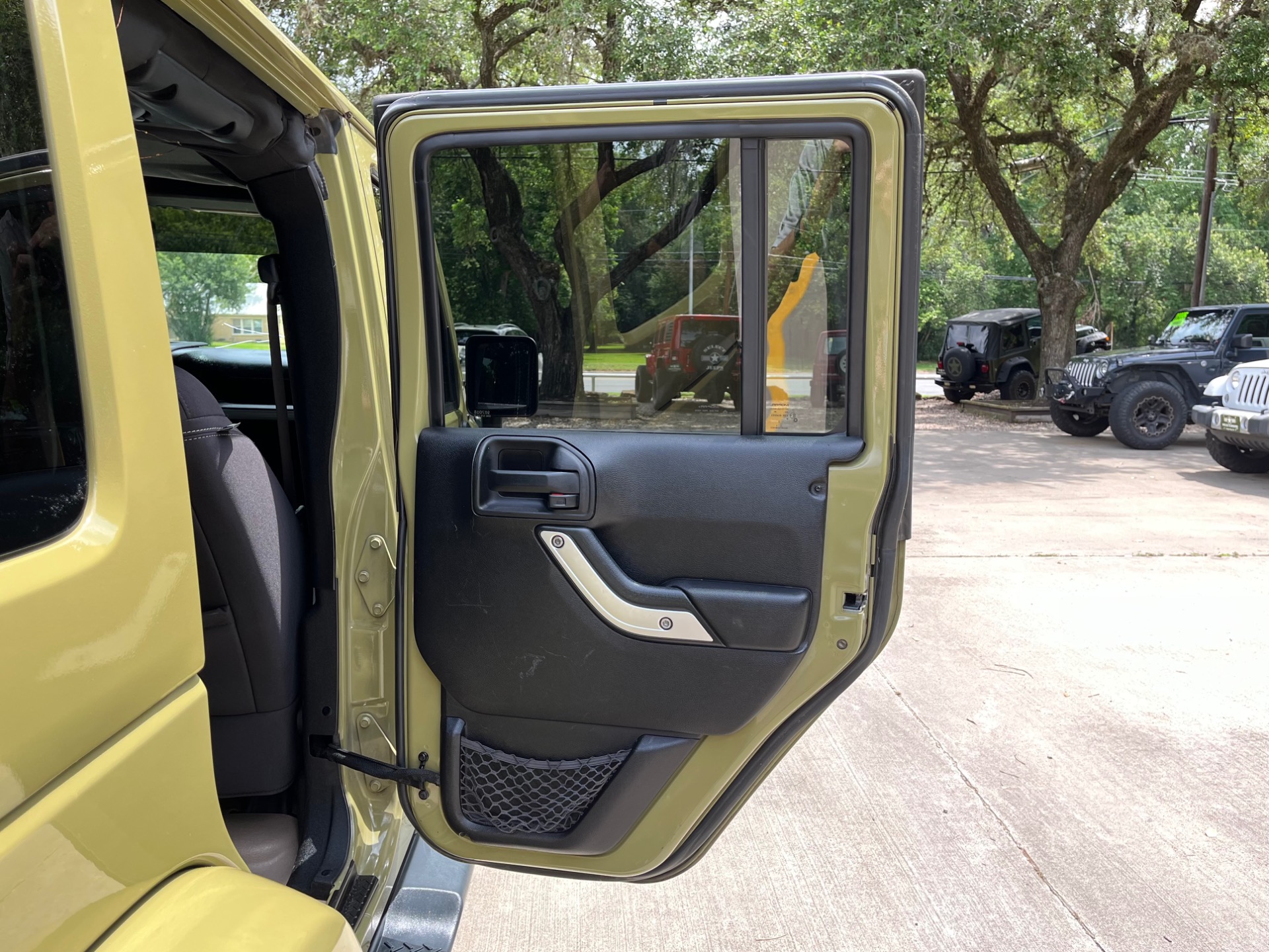 Used-2013-Jeep-Wrangler-Unlimited-Sahara