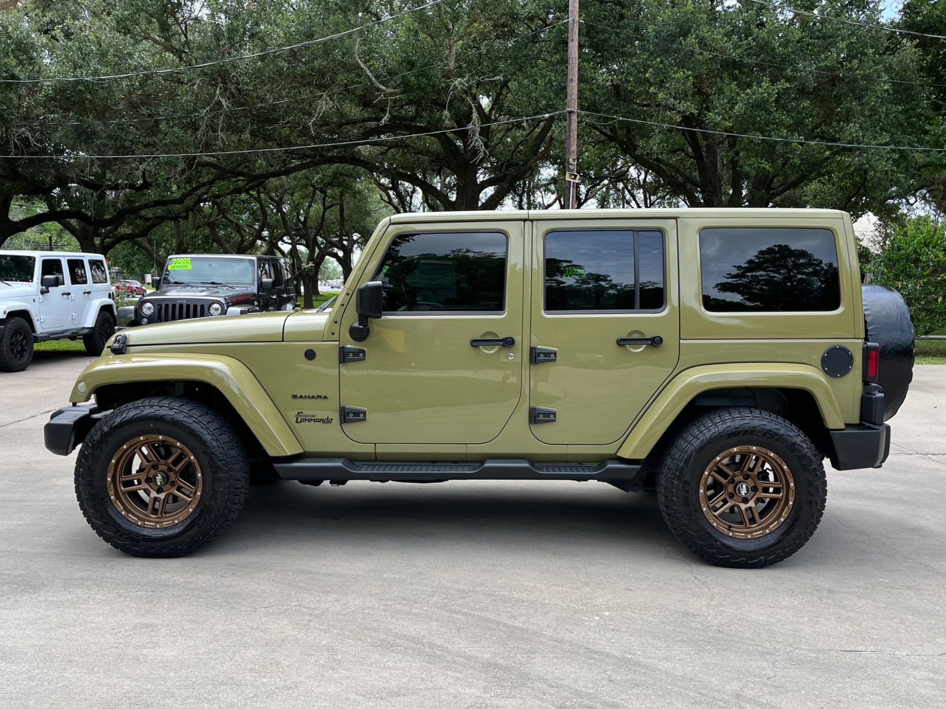 Used-2013-Jeep-Wrangler-Unlimited-Sahara