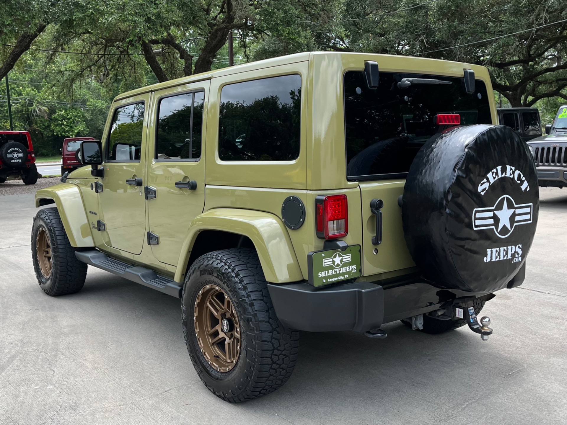 Used-2013-Jeep-Wrangler-Unlimited-Sahara