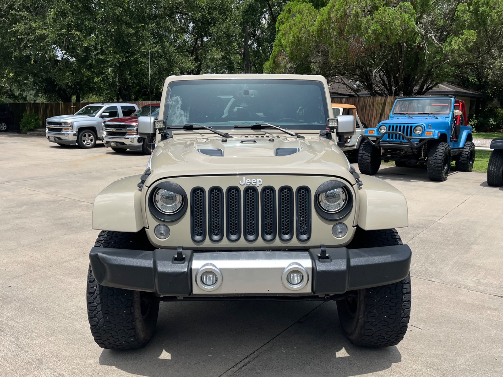 Used-2017-Jeep-Wrangler-Unlimited-Chief-Edition