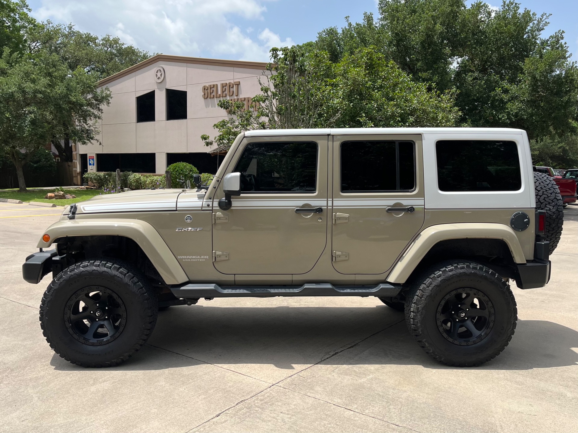 Used-2017-Jeep-Wrangler-Unlimited-Chief-Edition